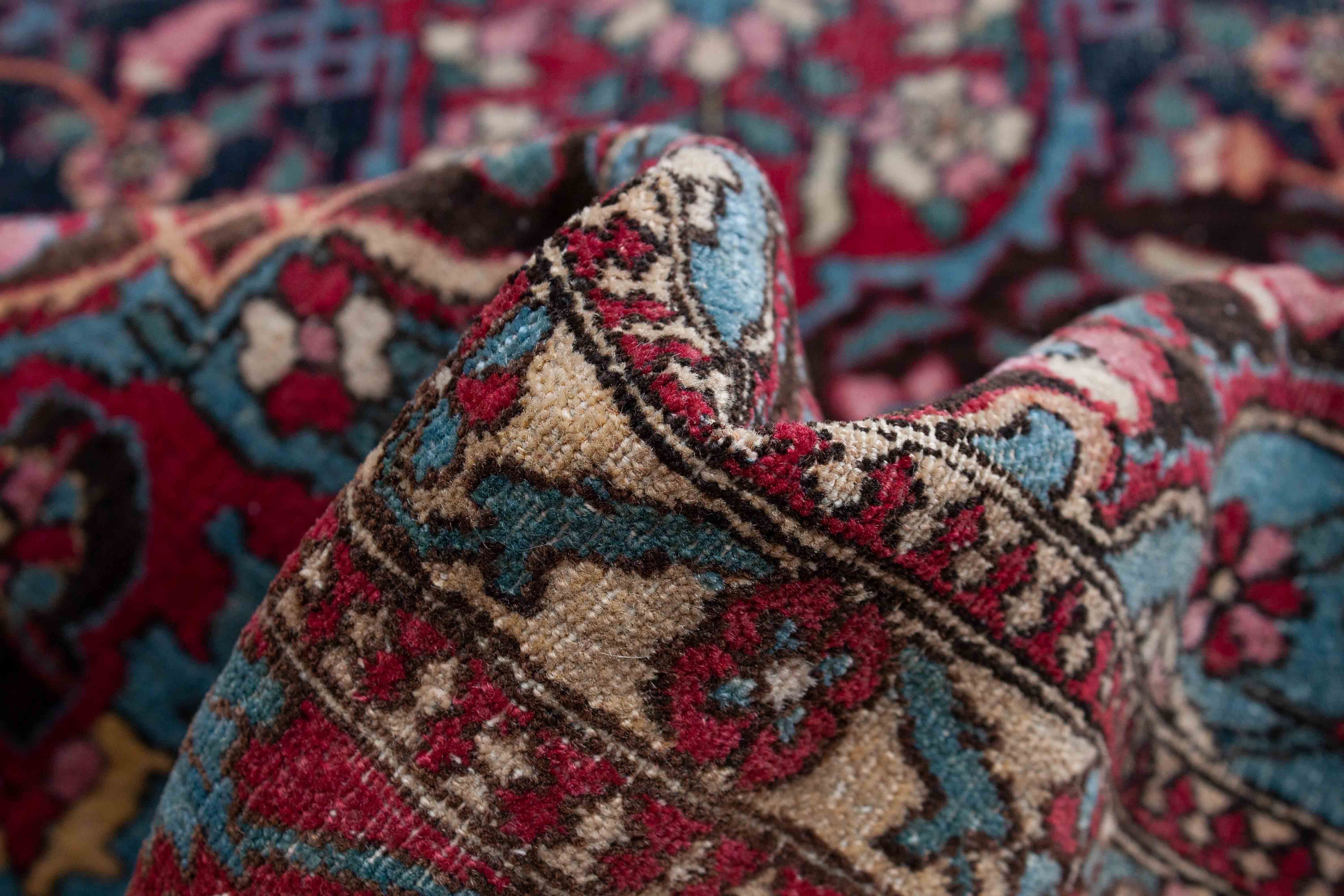 Eine Fotoaufnahme eines Isfahan Teppichs.