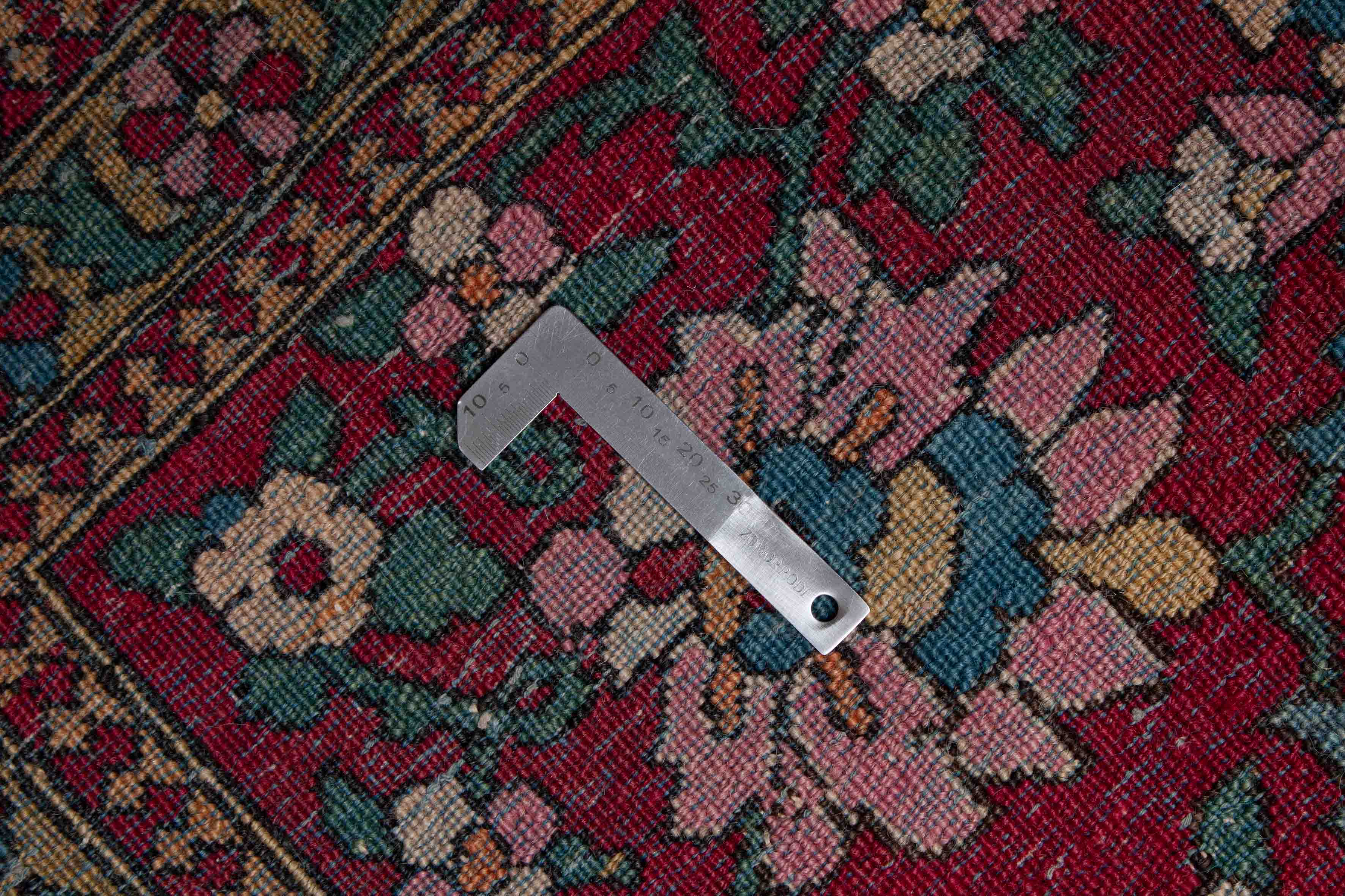 Eine Fotoaufnahme eines Isfahan Teppichs.