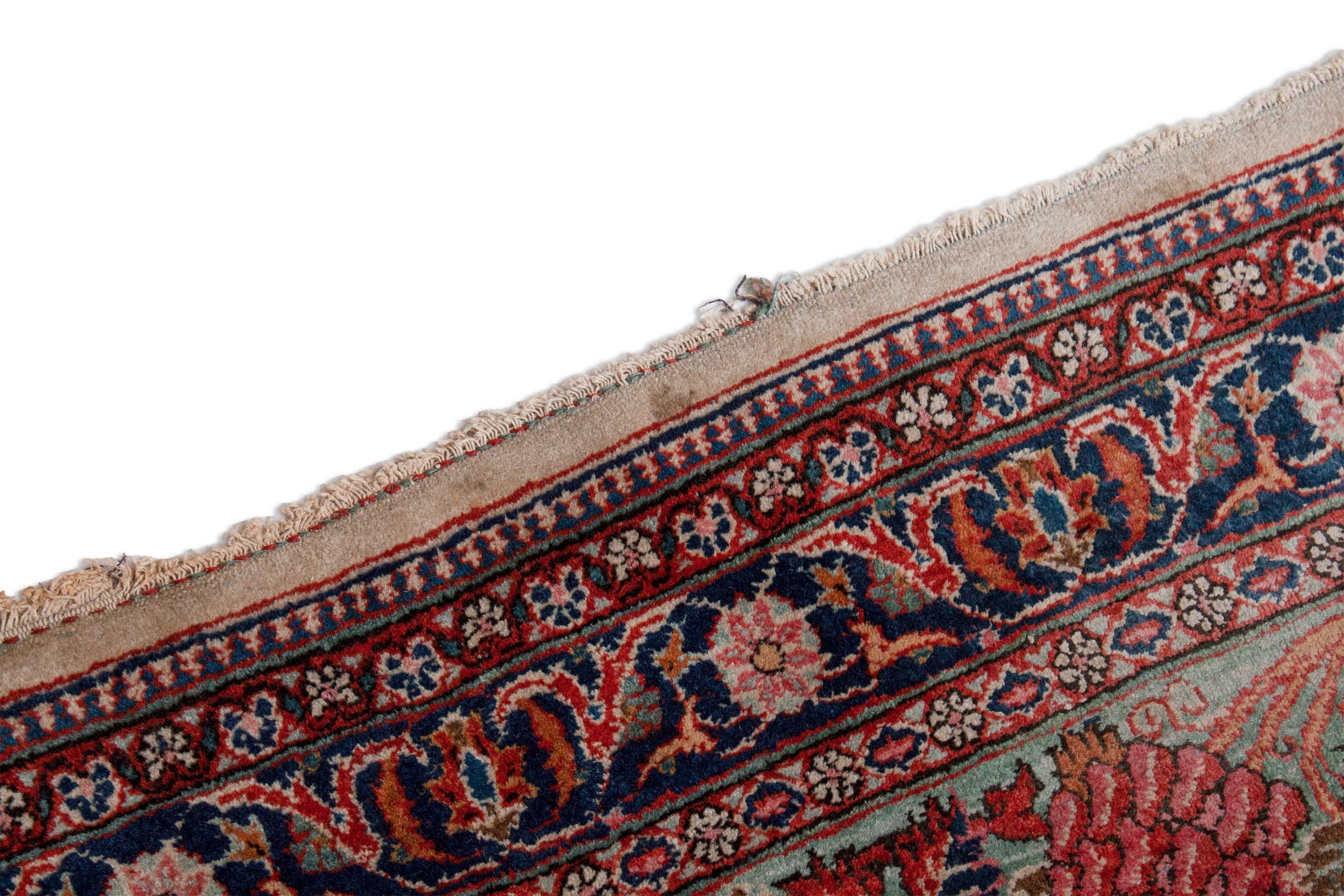 Eine Fotoaufnahme eines Keshan Teppichs.