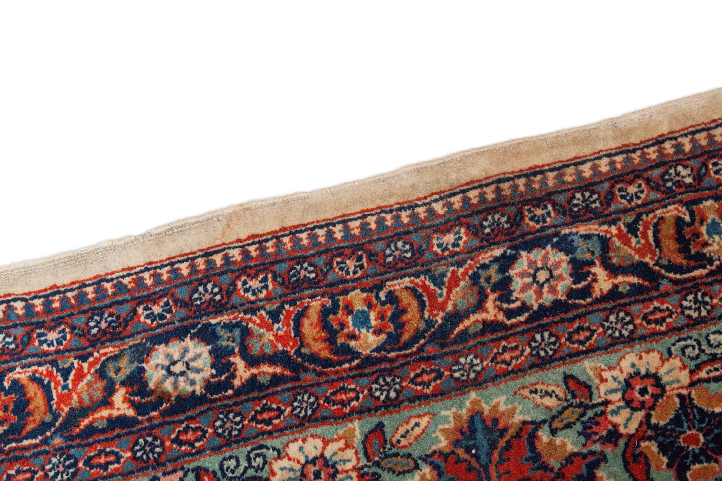 Eine Fotoaufnahme eines Keshan Teppichs.