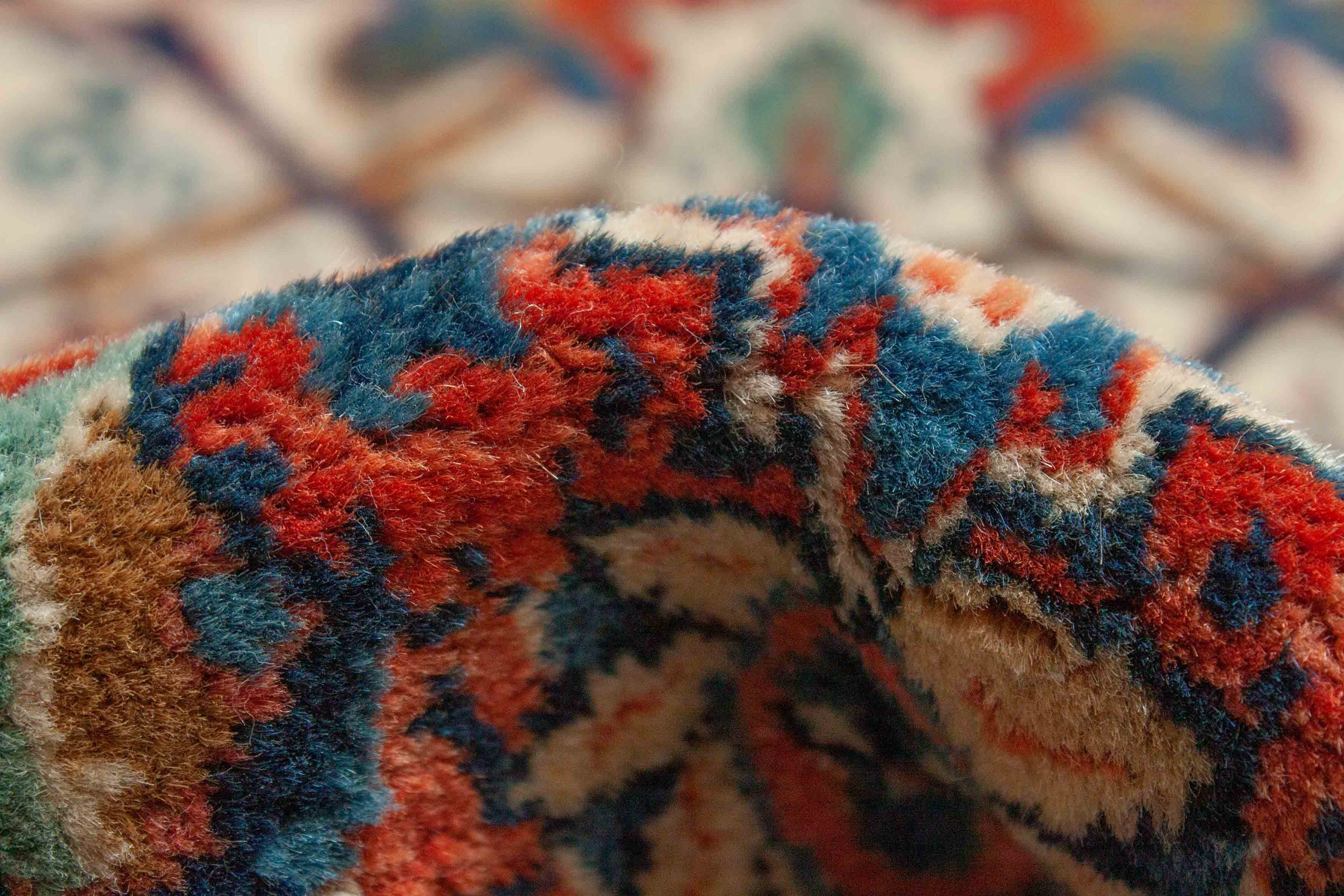 Eine Fotoaufnahme eines Keshan Teppichs.