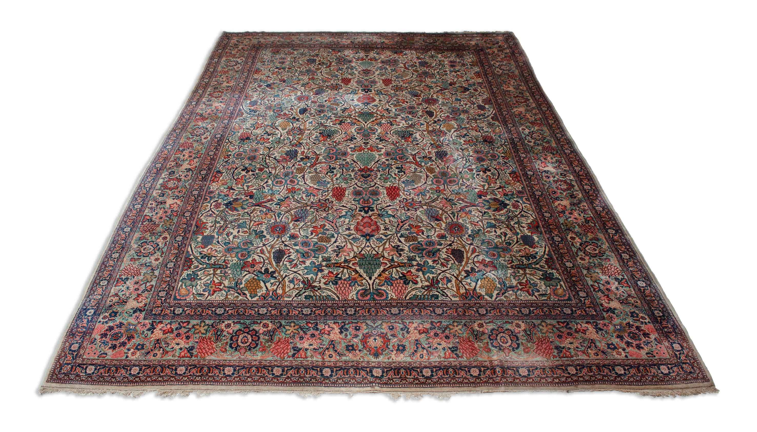 Eine Fotoaufnahme eines Keshan Teppichs.