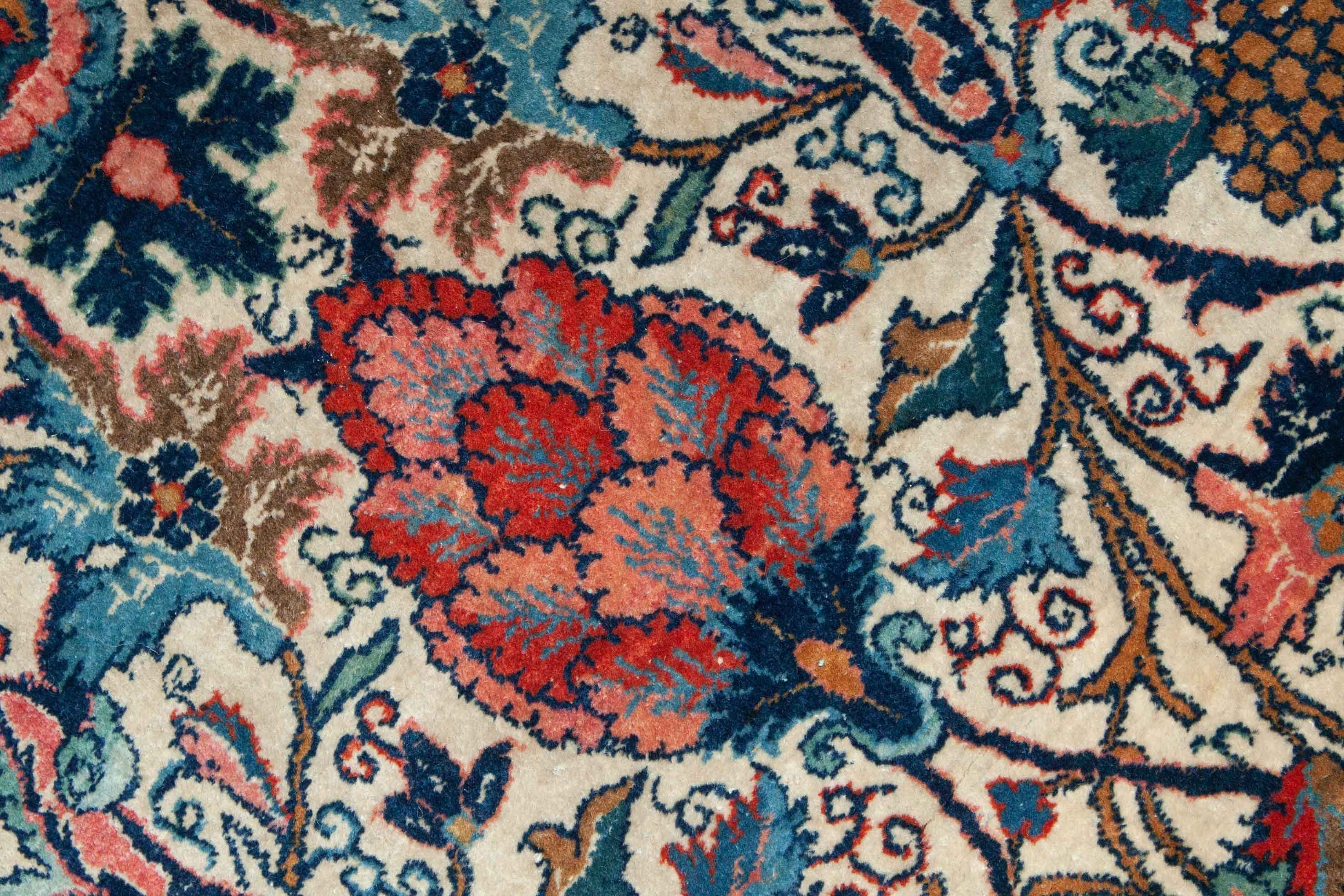 Eine Fotoaufnahme eines Keshan Teppichs.