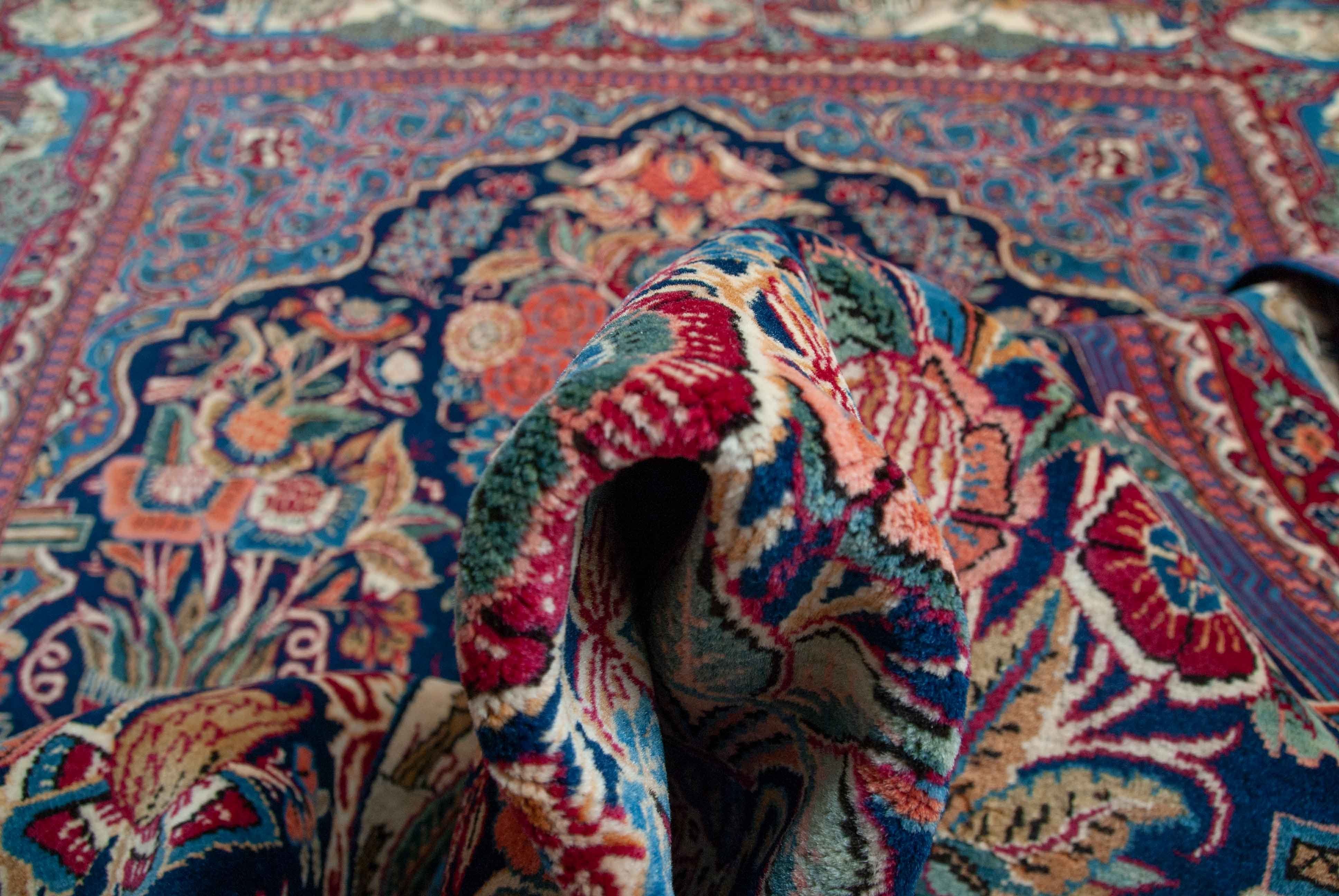 Eine Fotoaufnahme eines Keshan Teppichs.