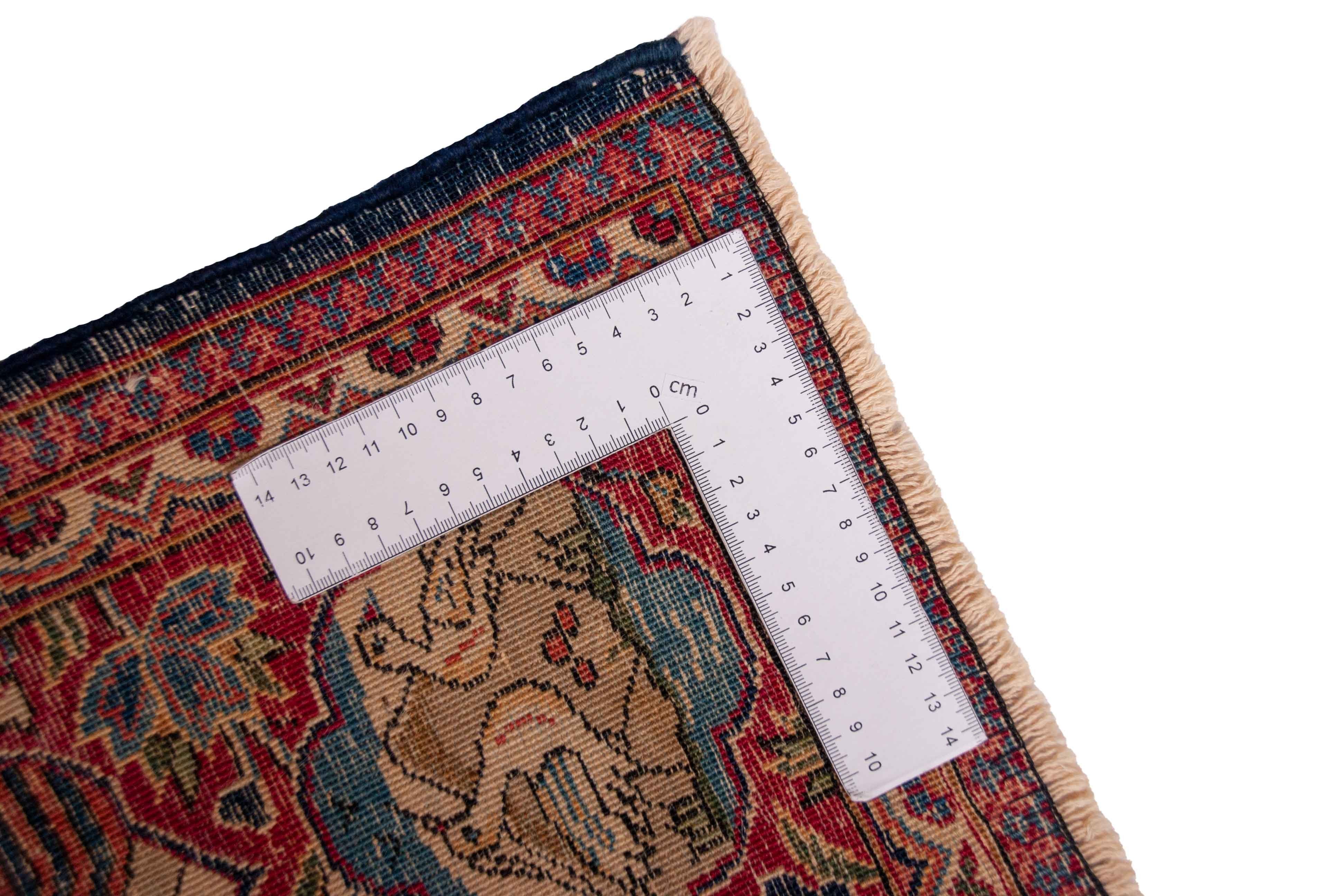 Eine Fotoaufnahme eines Keshan Teppichs.