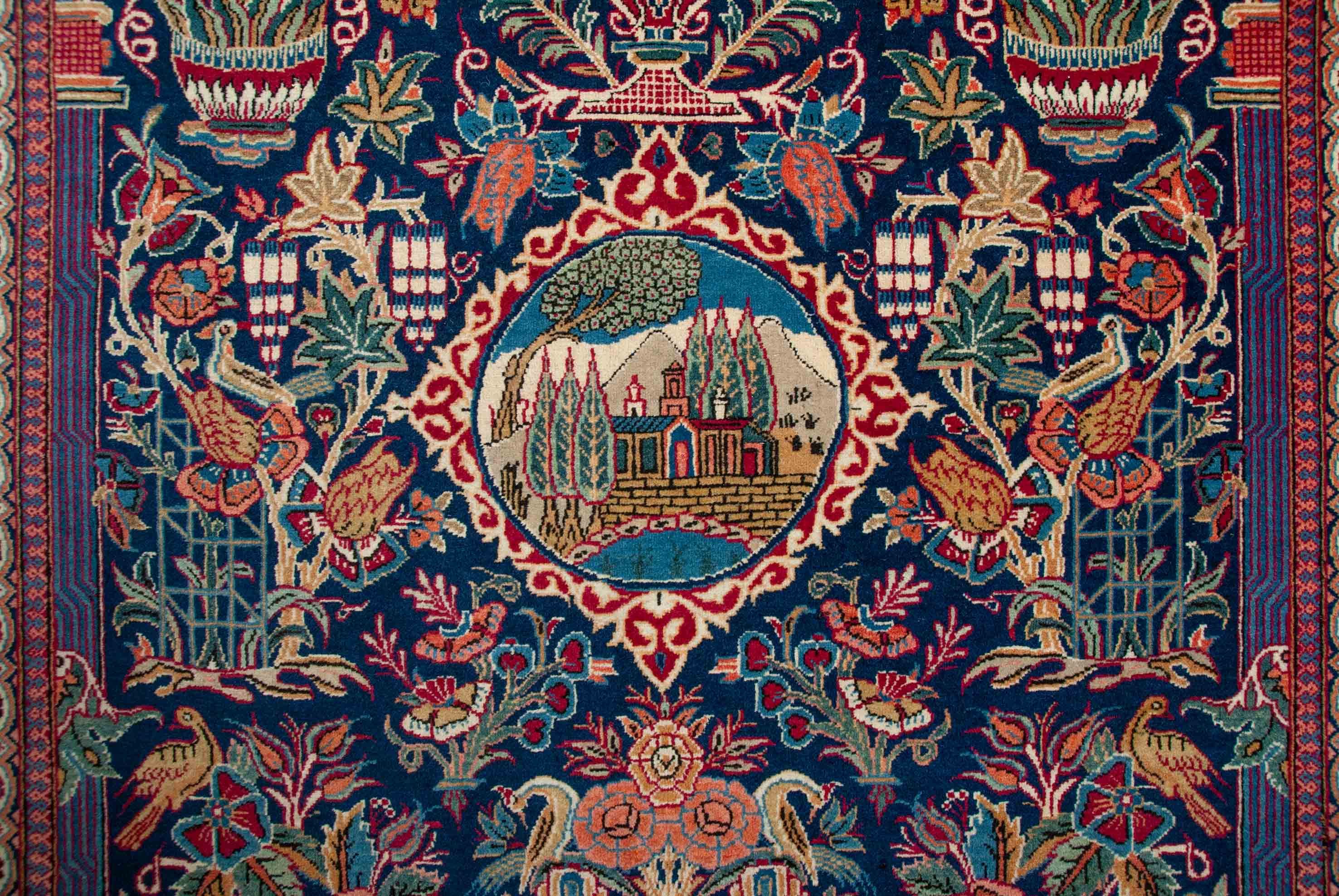 Eine Fotoaufnahme eines Keshan Teppichs.