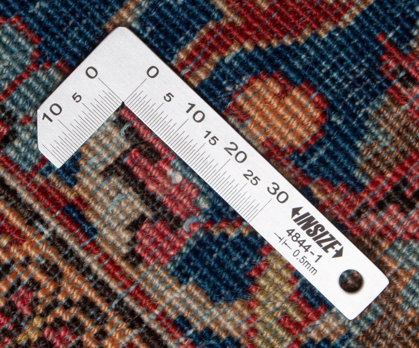 Eine Fotoaufnahme eines Sarough Teppichs.