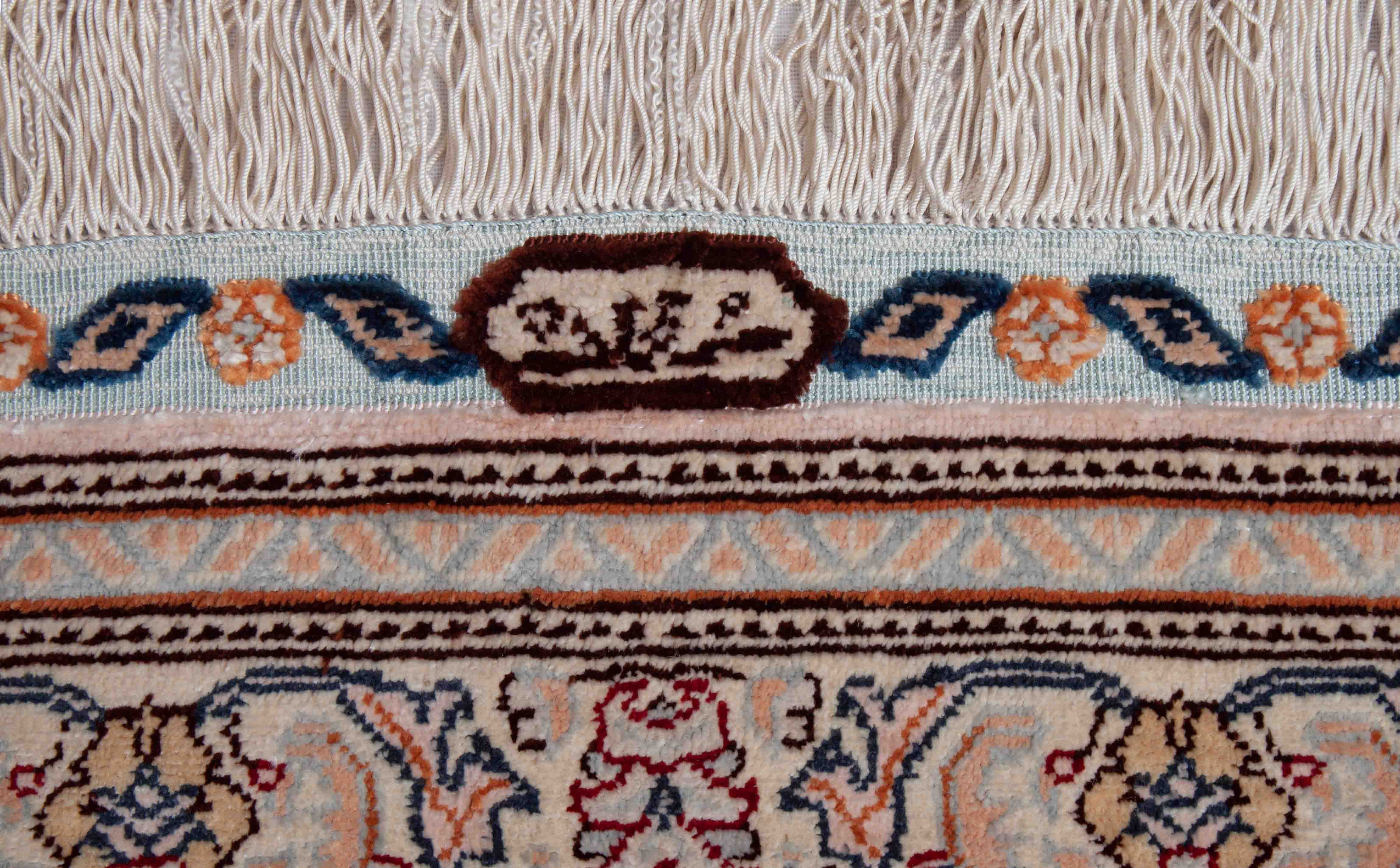 Eine Fotoaufnahme eines Kayseri Teppichs.