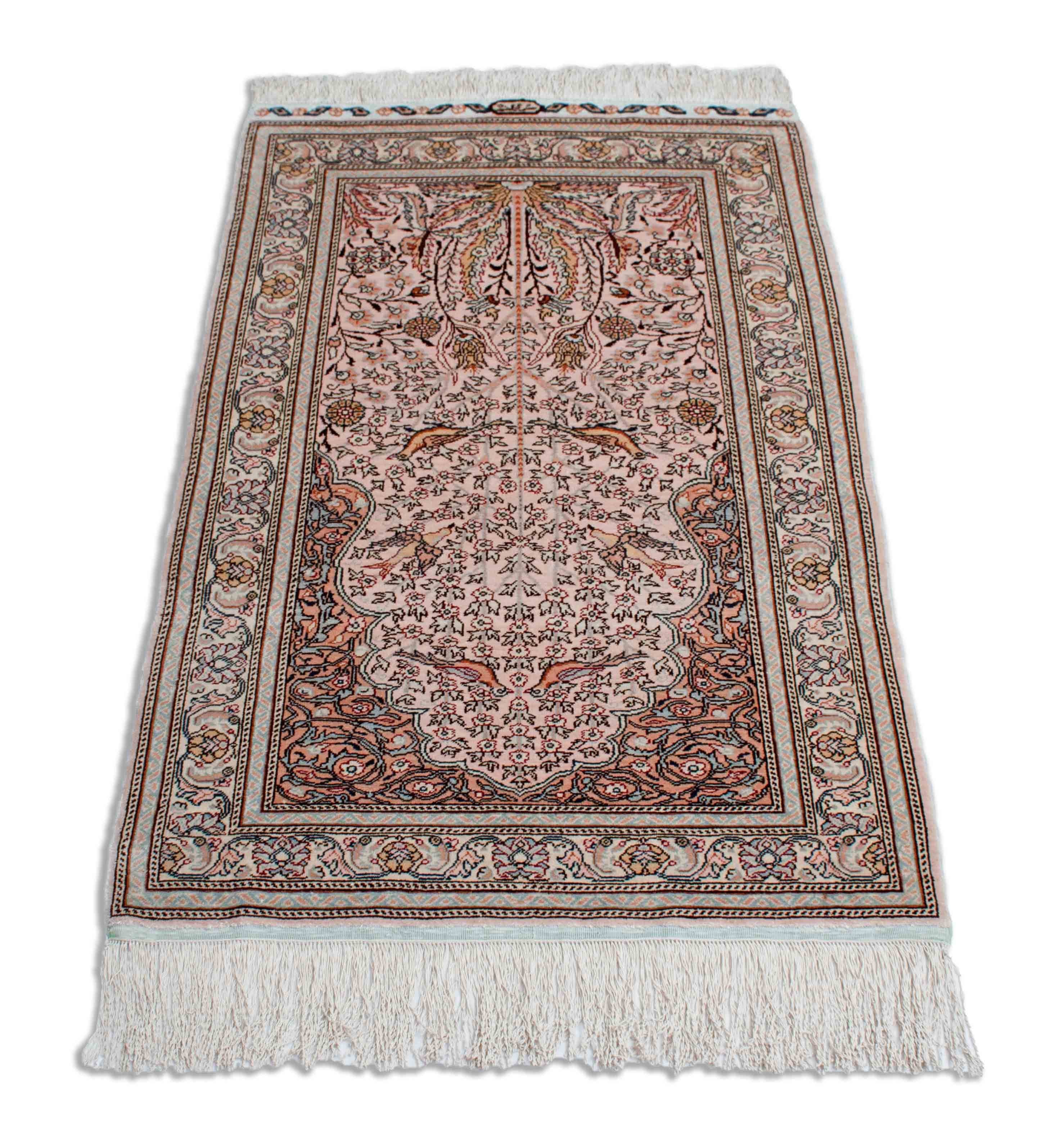 Eine Fotoaufnahme eines Kayseri Teppichs.