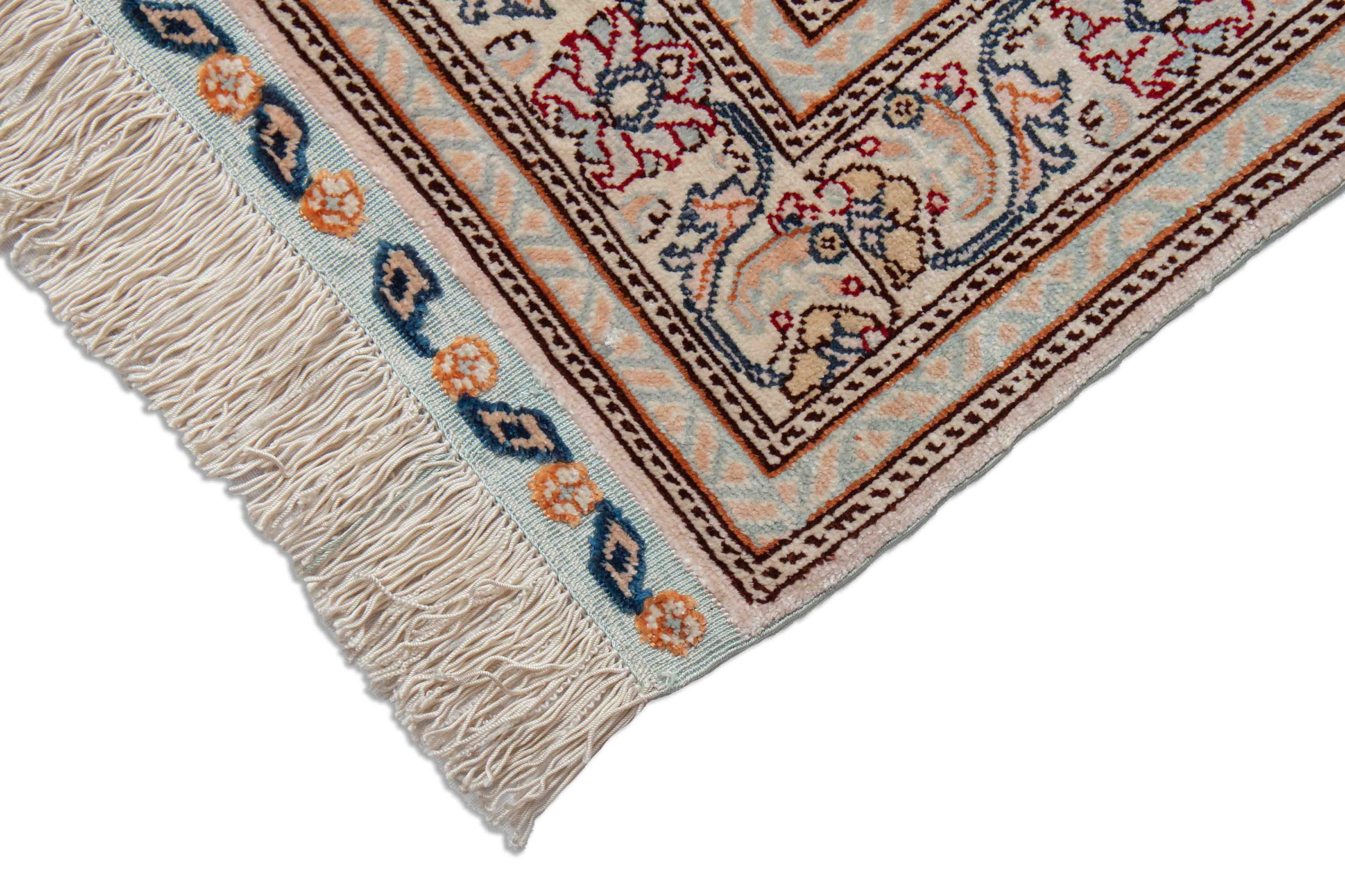 Eine Fotoaufnahme eines Kayseri Teppichs.