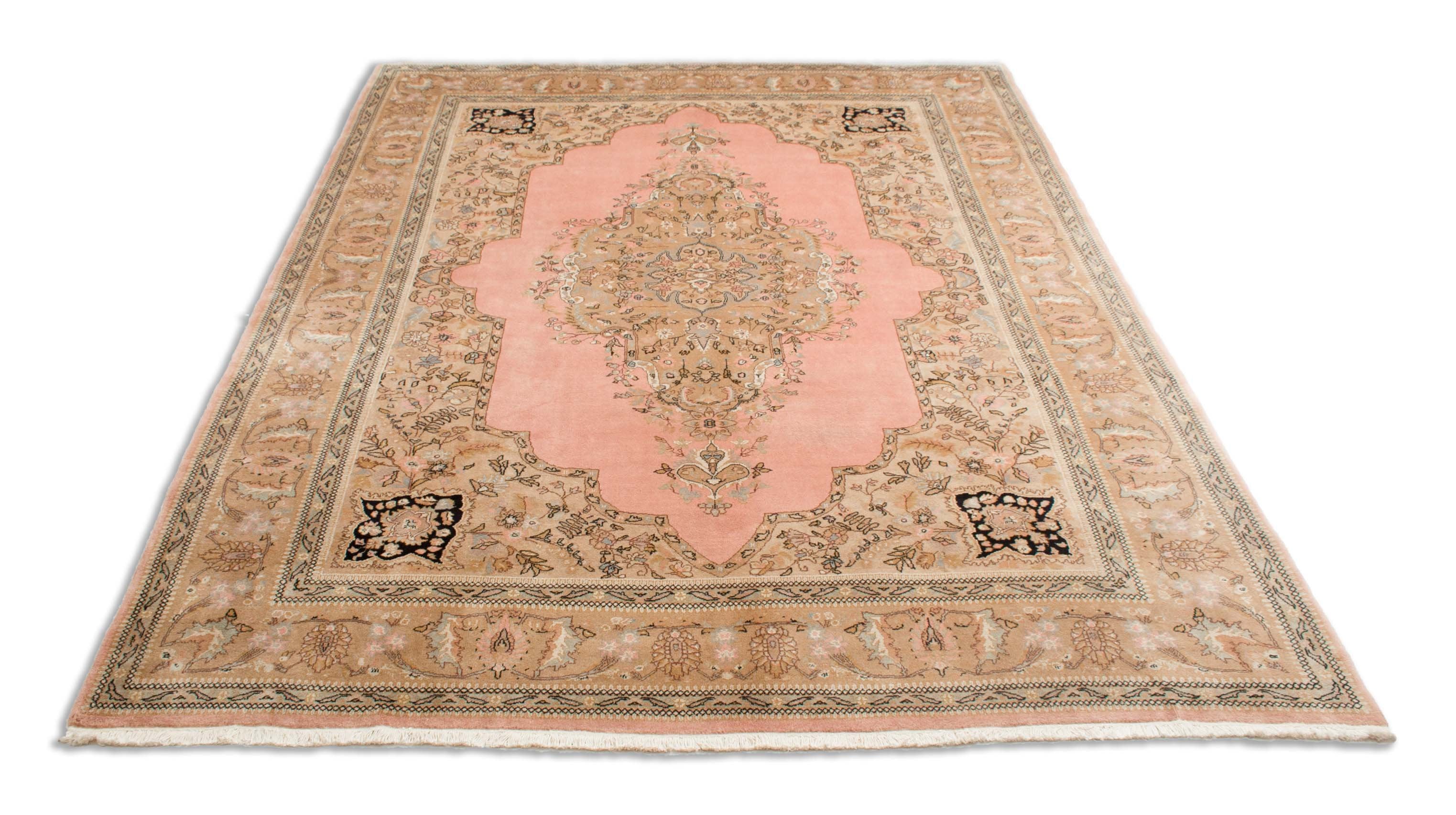 Eine Fotoaufnahme eines Täbriz Teppichs.