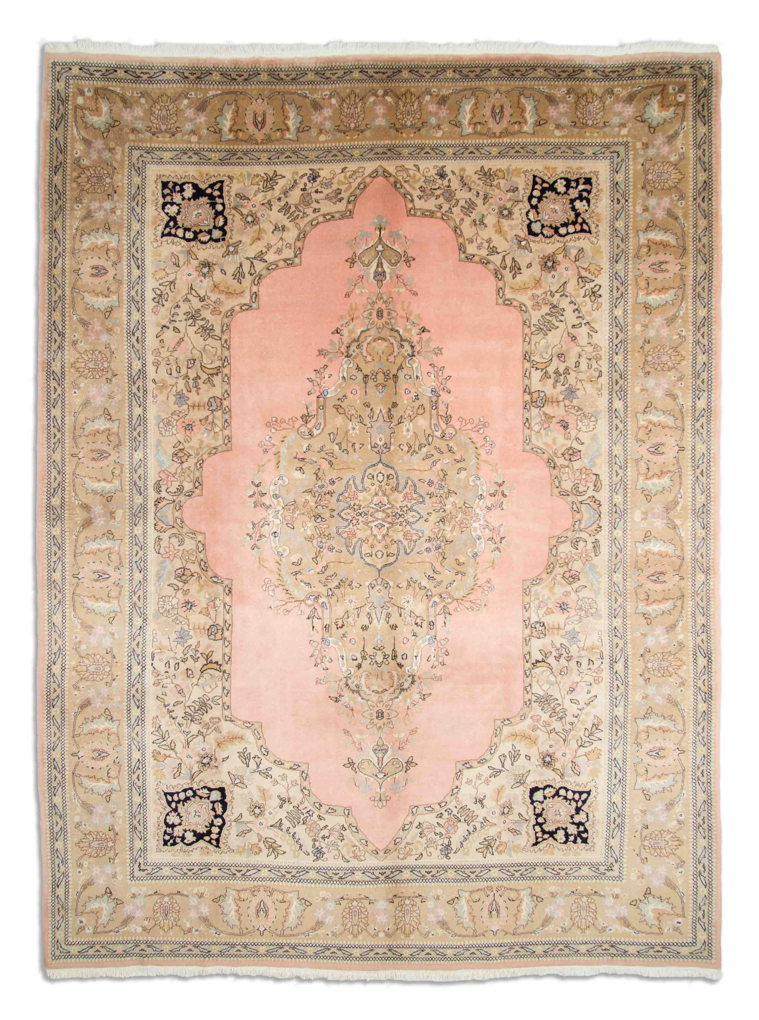 Eine Fotoaufnahme eines Täbriz Teppichs.