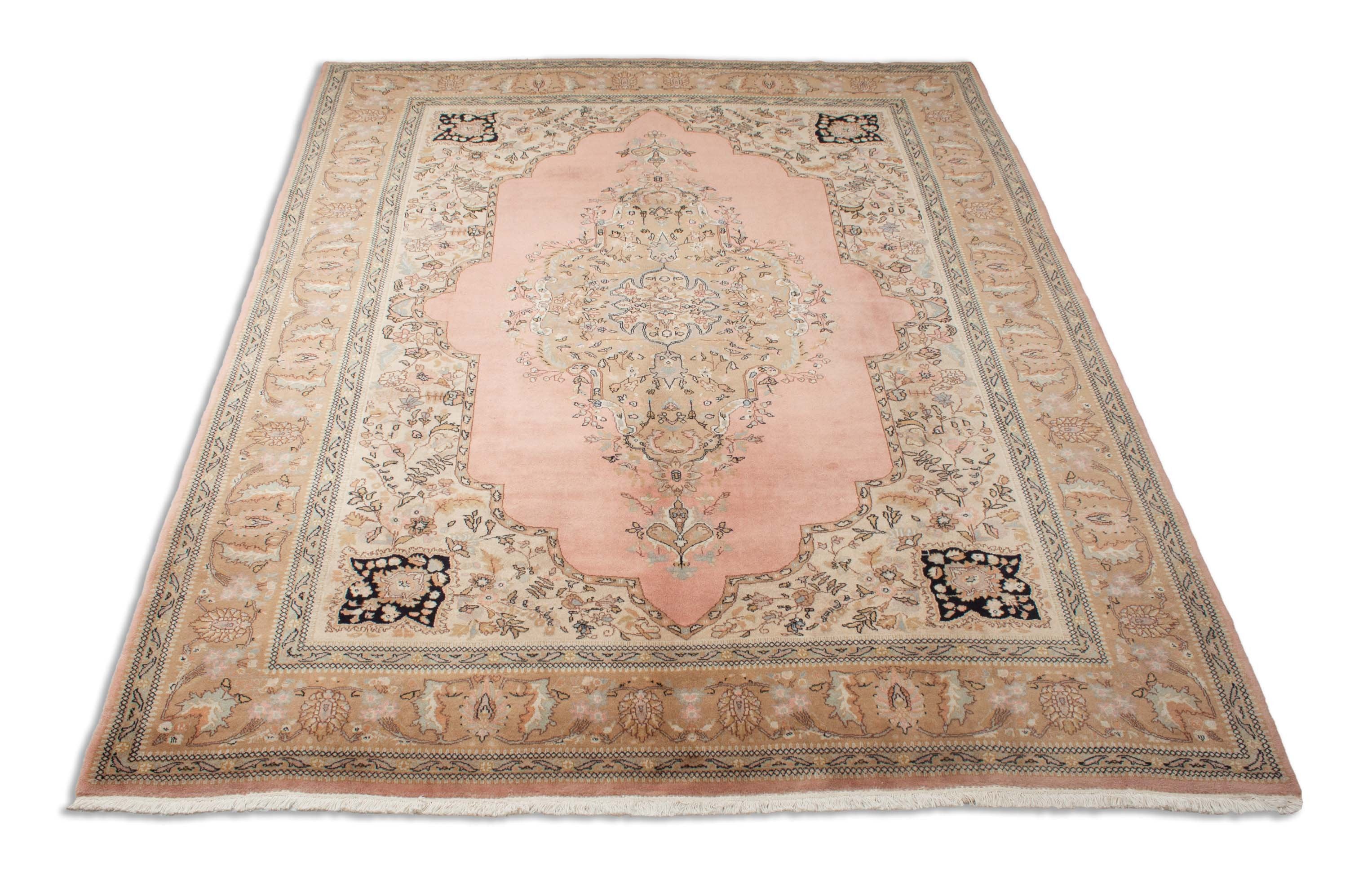 Eine Fotoaufnahme eines Täbriz Teppichs.