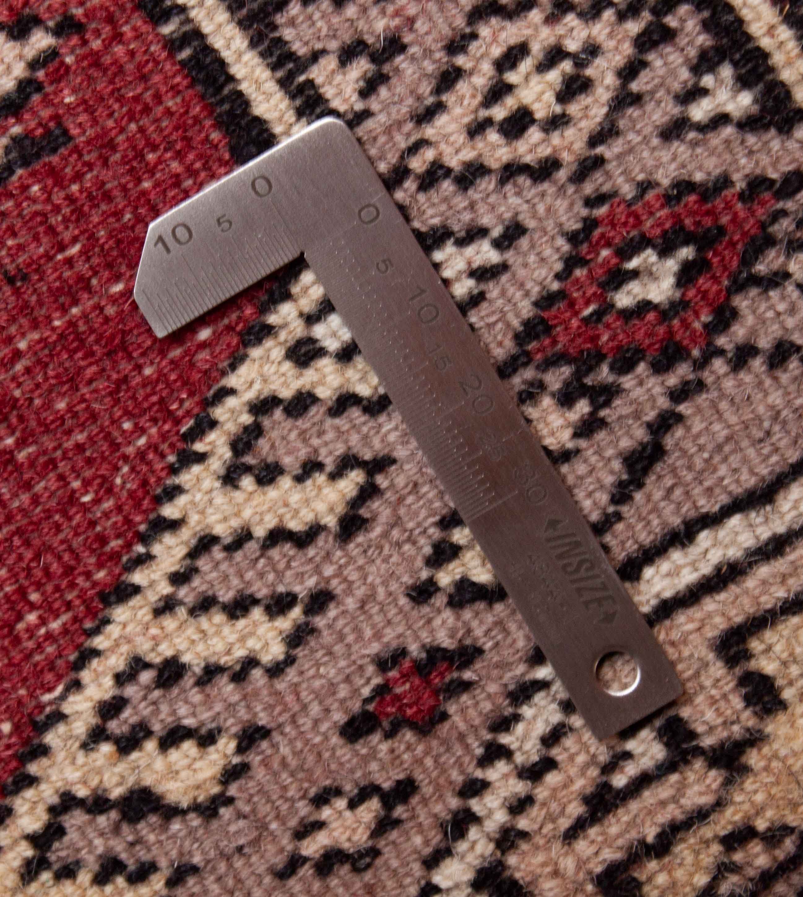 Eine Fotoaufnahme eines Buchara Teppichs.