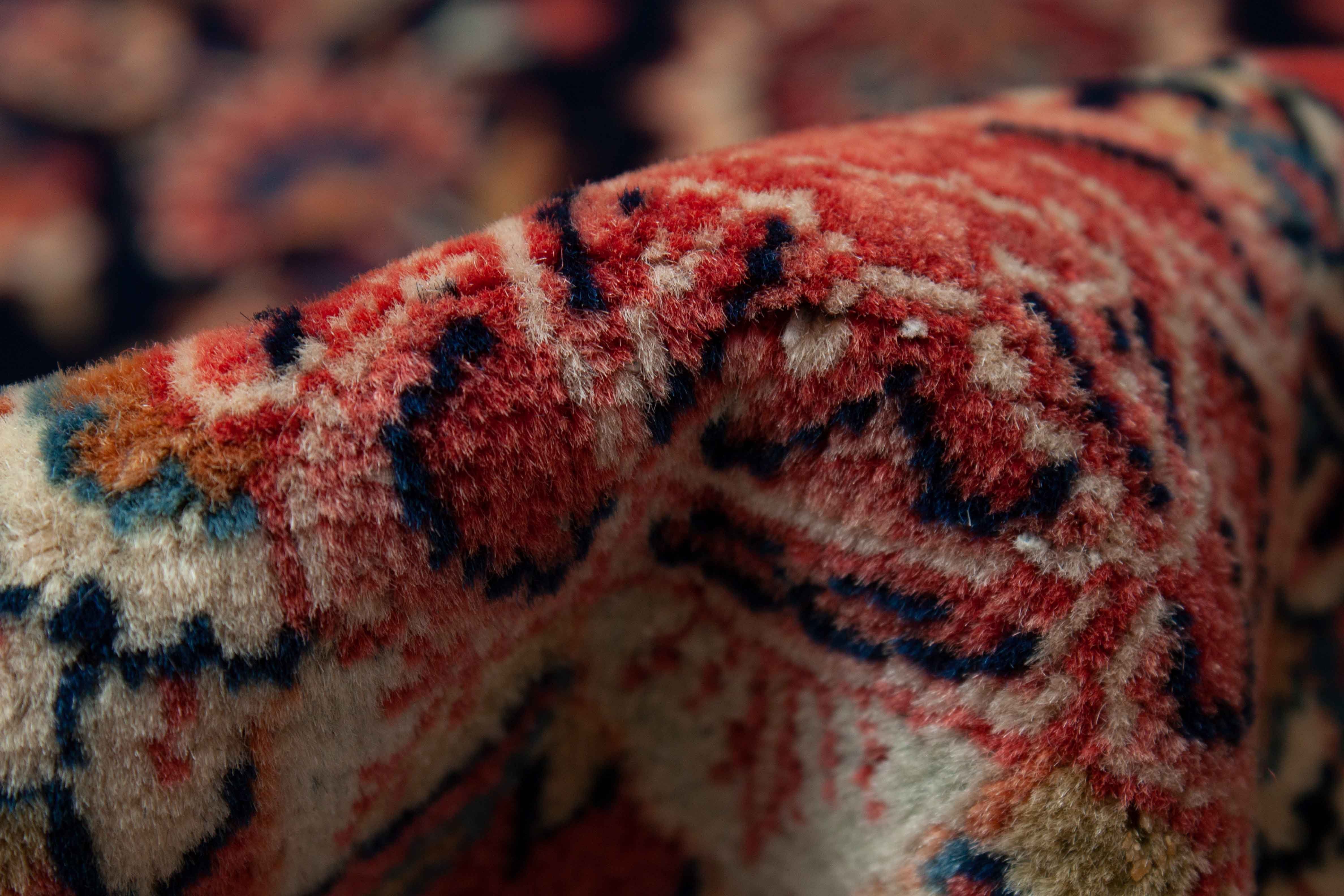 Eine Fotoaufnahme eines Keshan Teppichs.