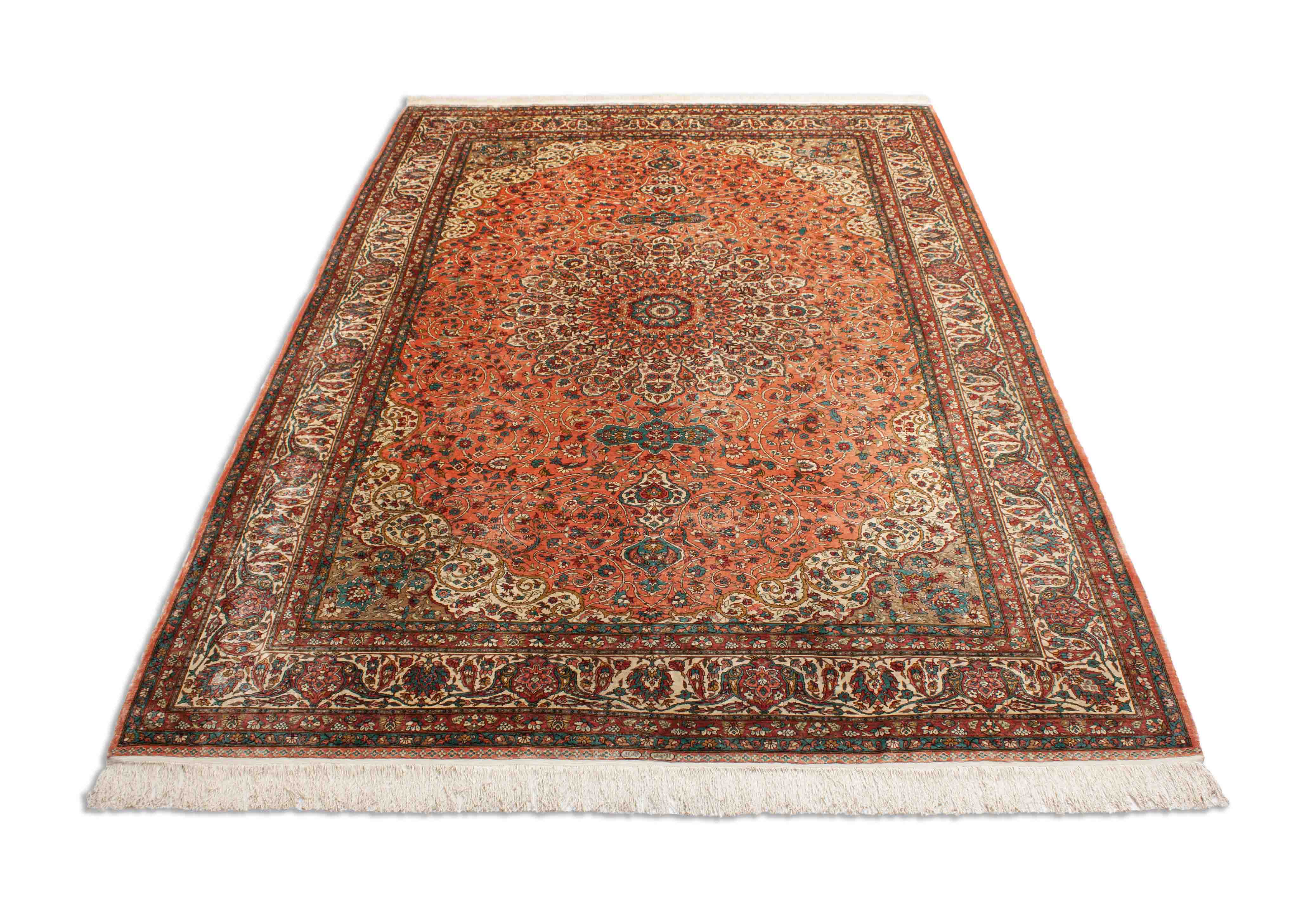 Eine Fotoaufnahme eines Hereke Teppichs.