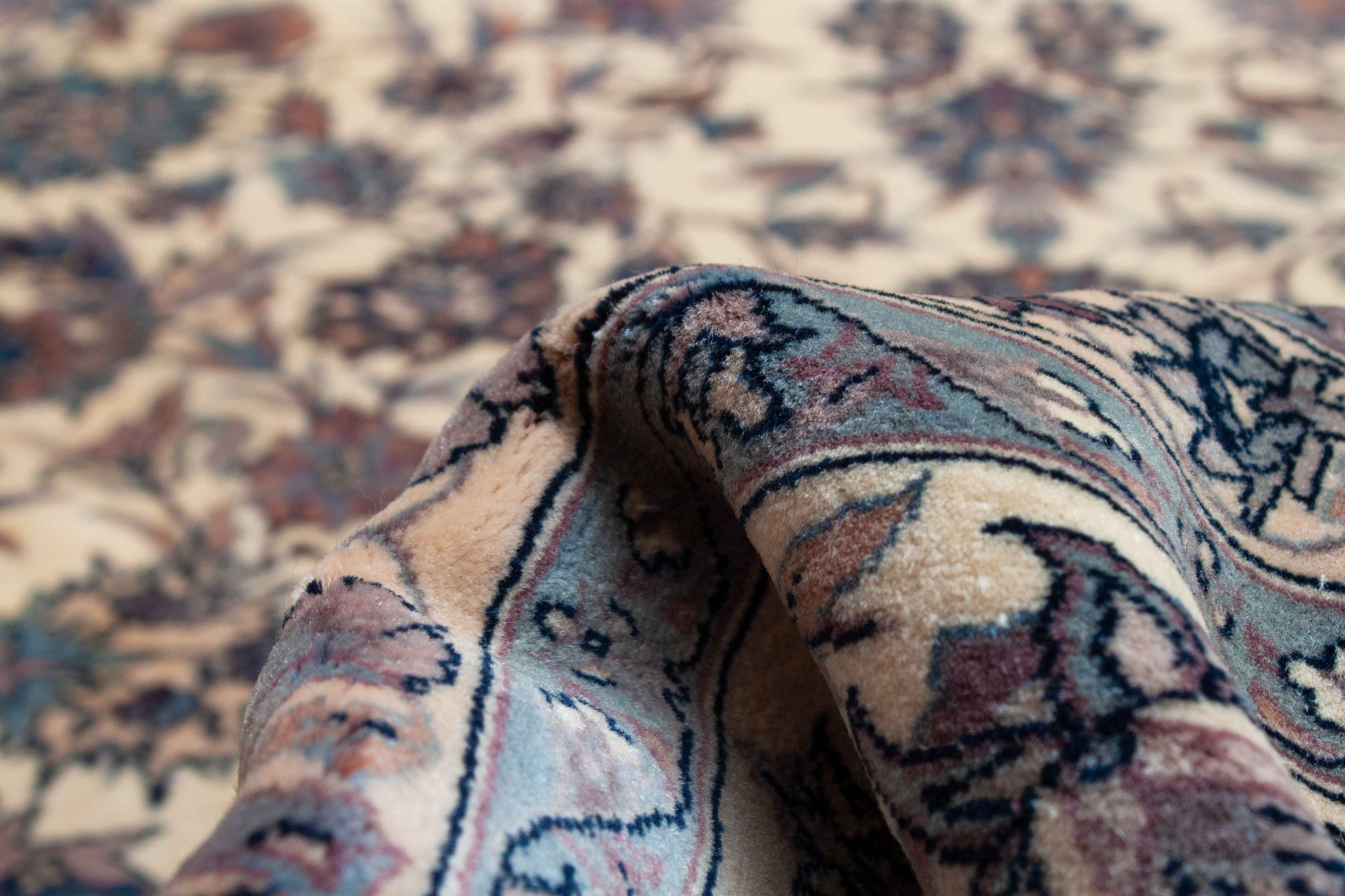 Eine Fotoaufnahme eines Isfahan Teppichs.