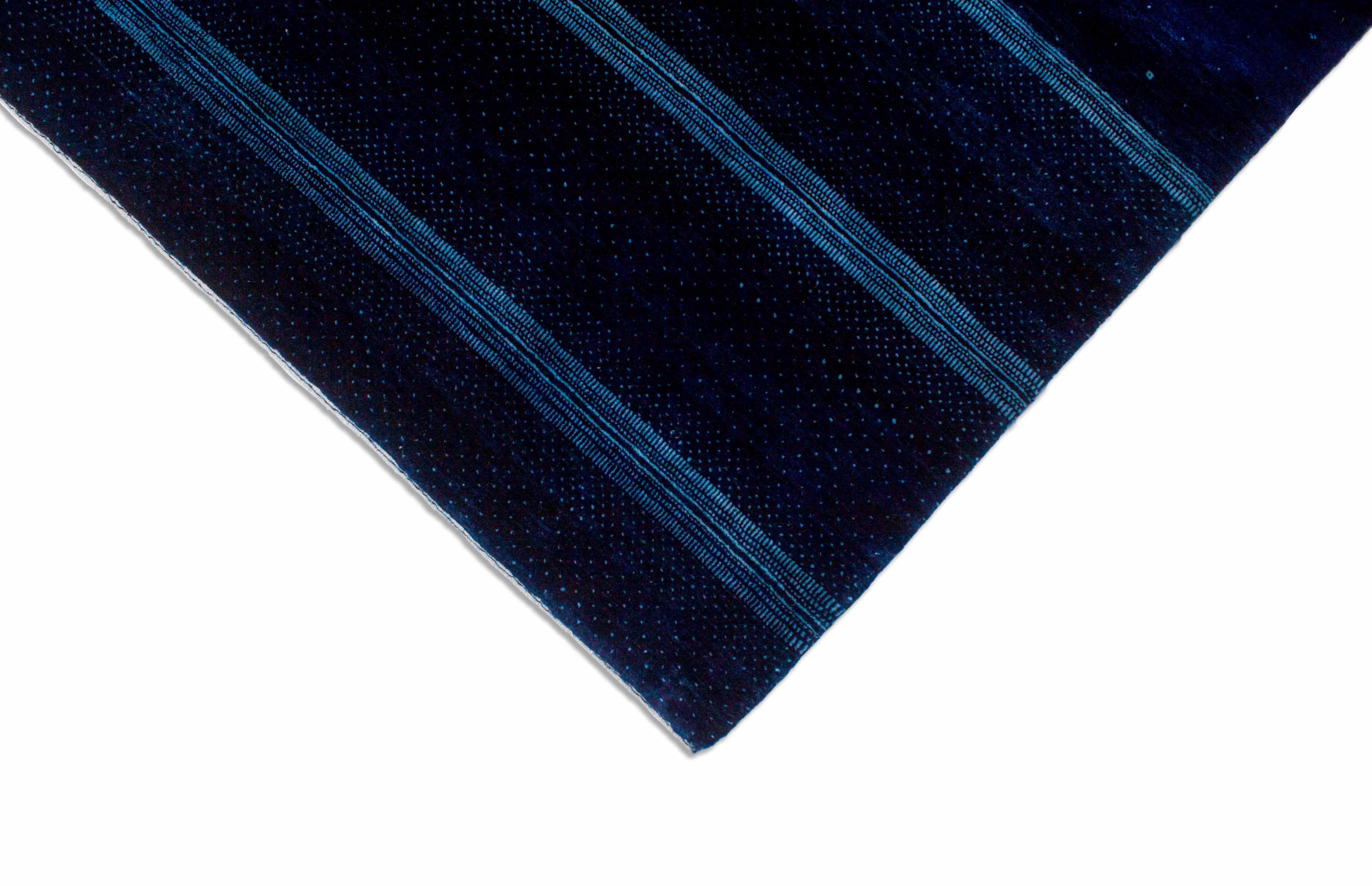 Eine Fotoaufnahme eines Lori Teppichs.