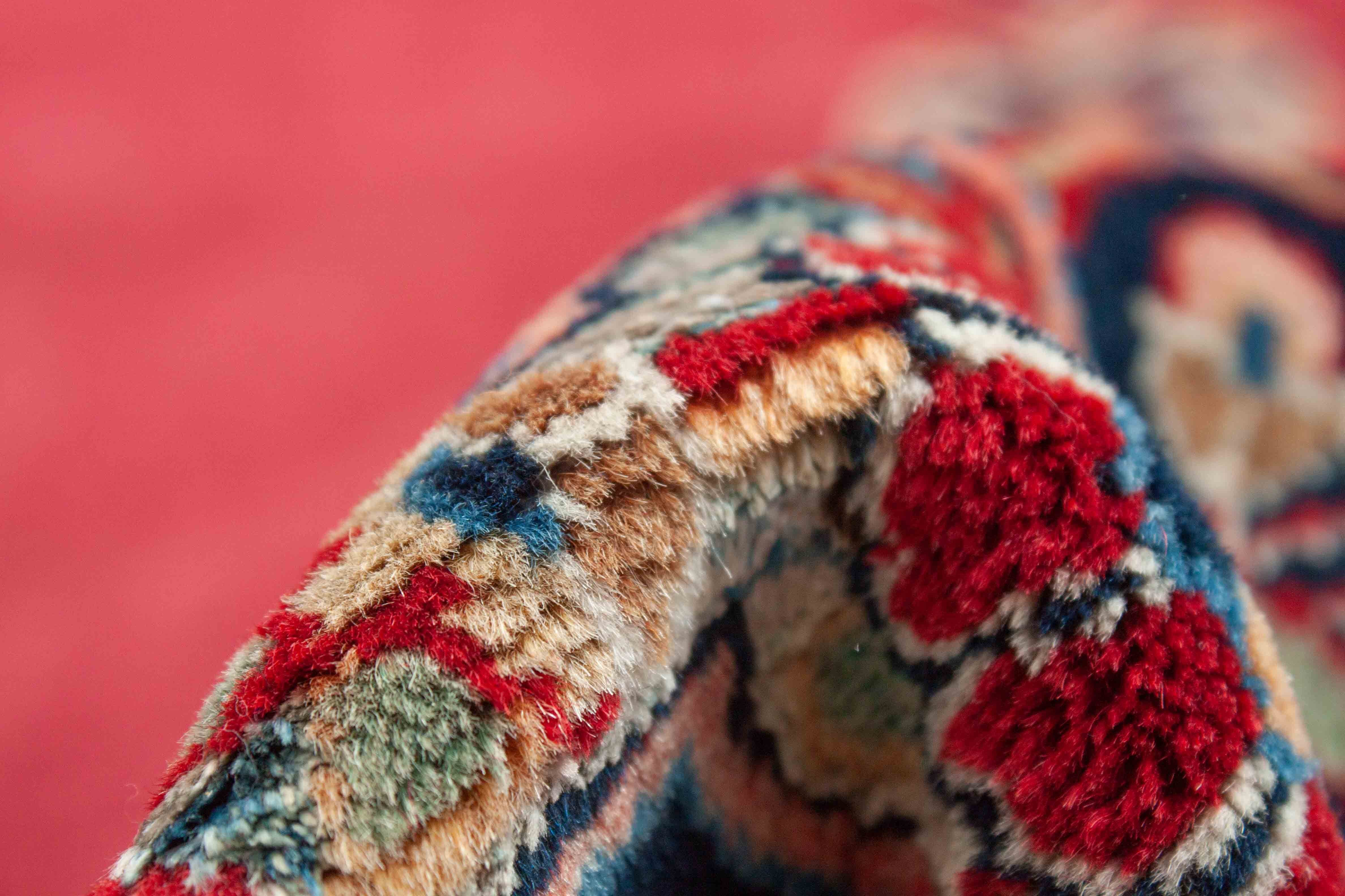 Eine Fotoaufnahme eines Keshan Teppichs.