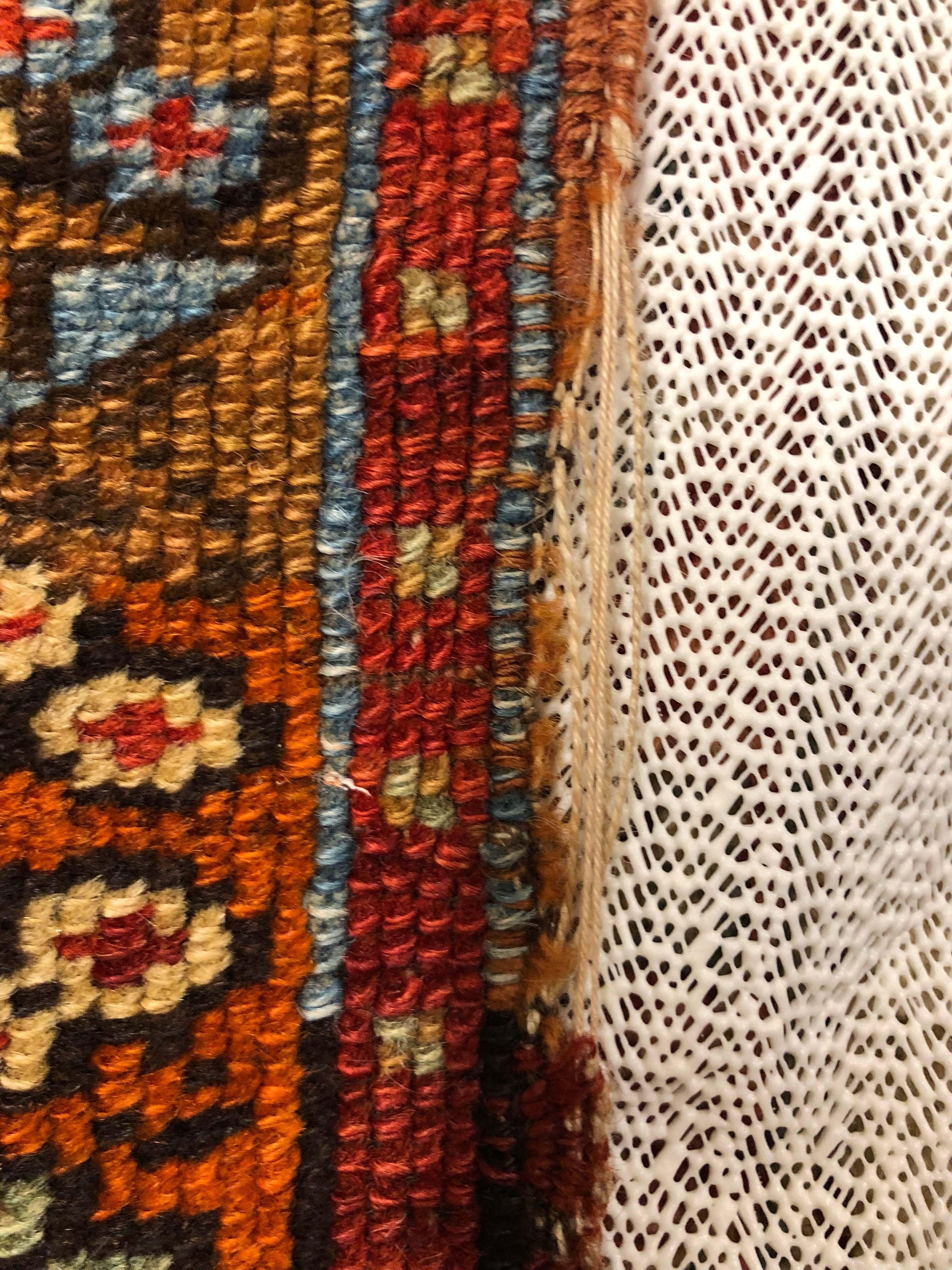 Eine Fotoaufnahme eines Ladik Teppichs.