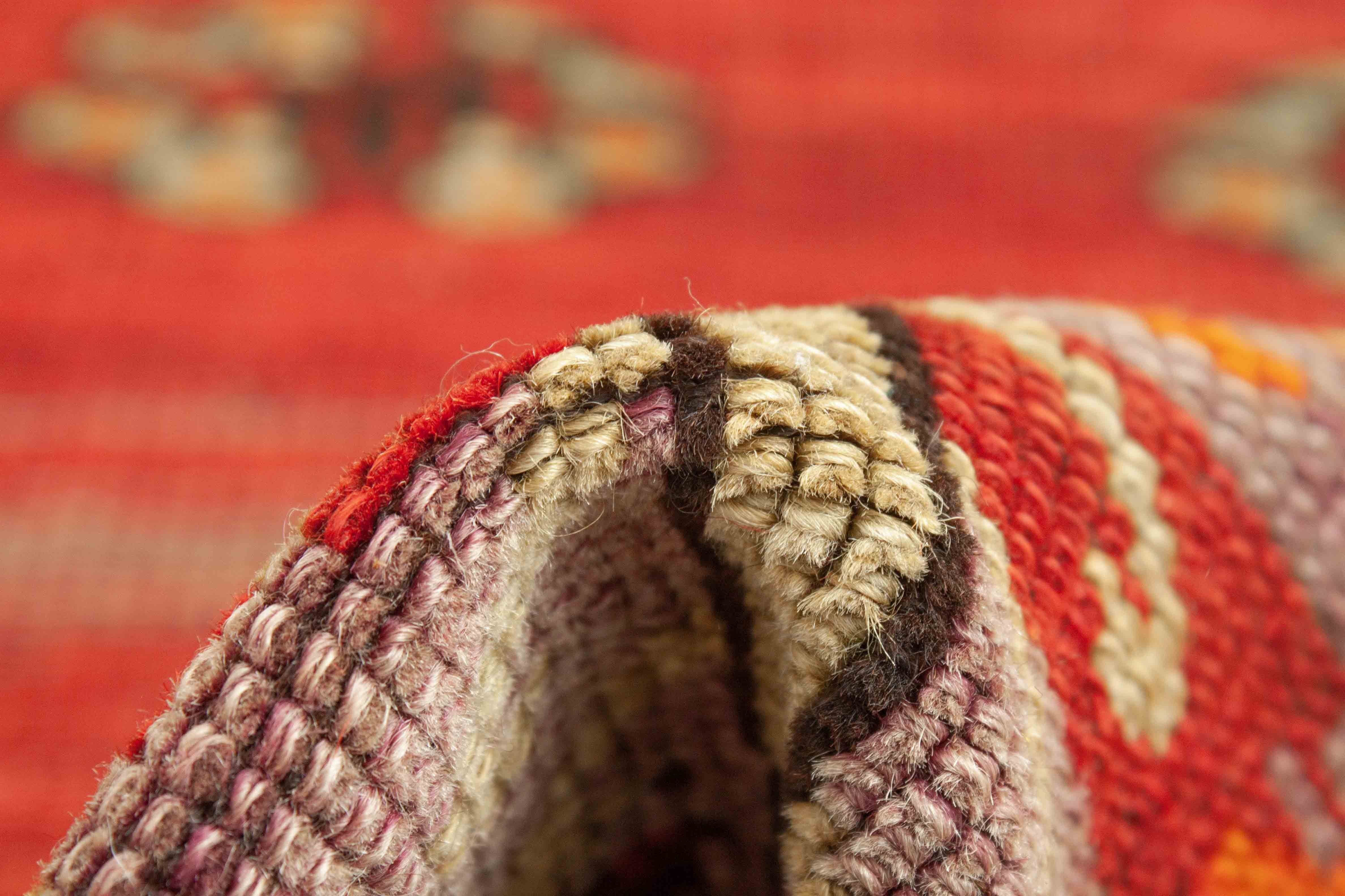 Eine Fotoaufnahme eines Ladik Teppichs.