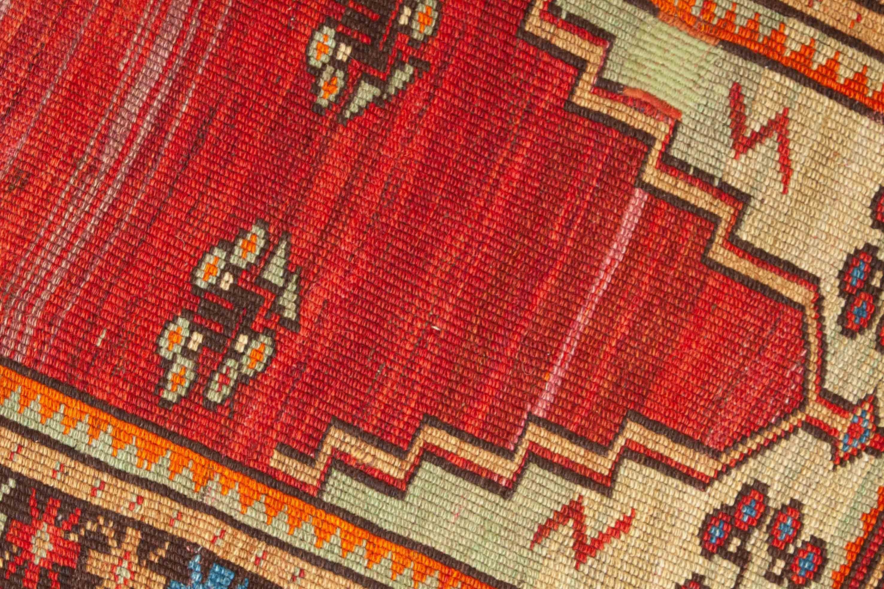 Eine Fotoaufnahme eines Ladik Teppichs.