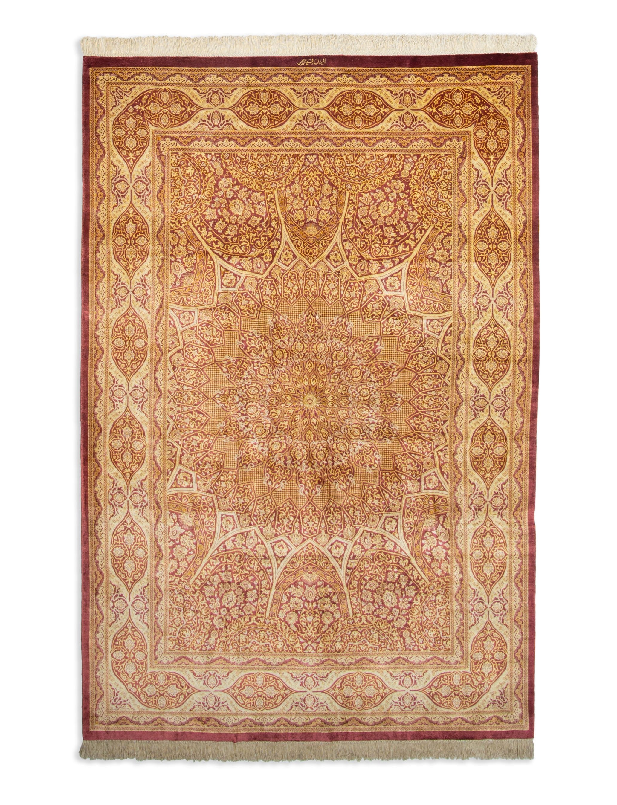 Eine Fotoaufnahme eines Ghom Teppichs.