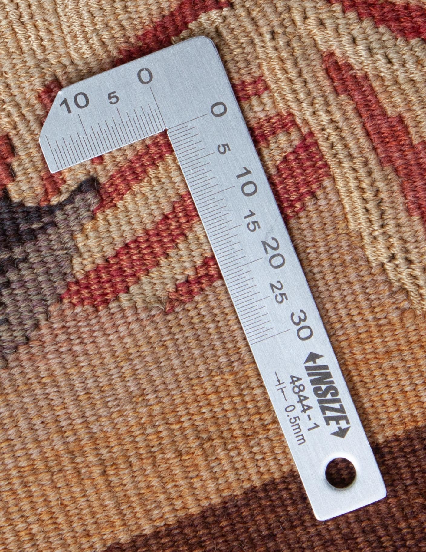 Eine Fotoaufnahme eines Tapisserie Teppich Teppichs.