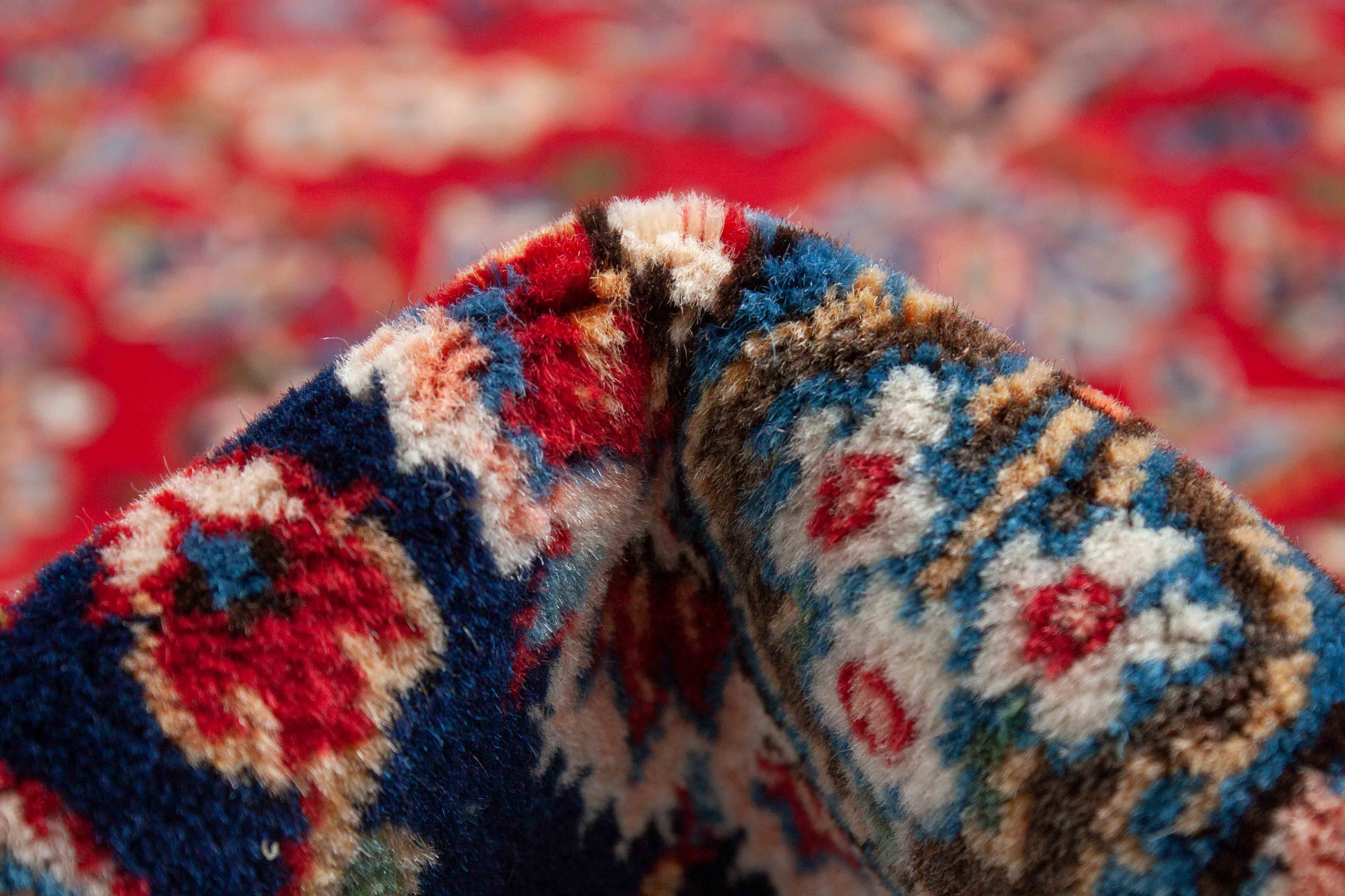 Eine Fotoaufnahme eines Keshan Teppichs.