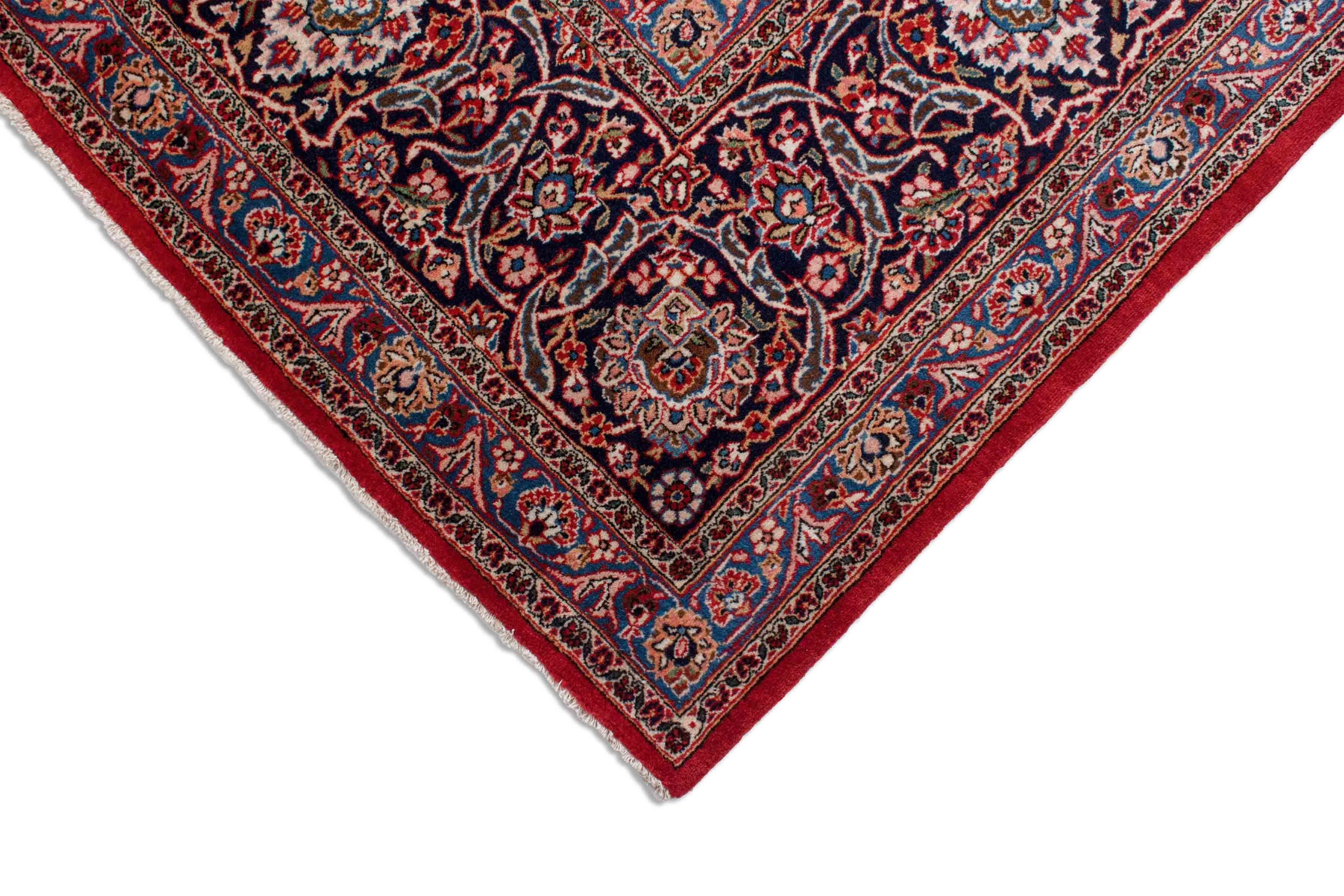 Eine Fotoaufnahme eines Keshan Teppichs.