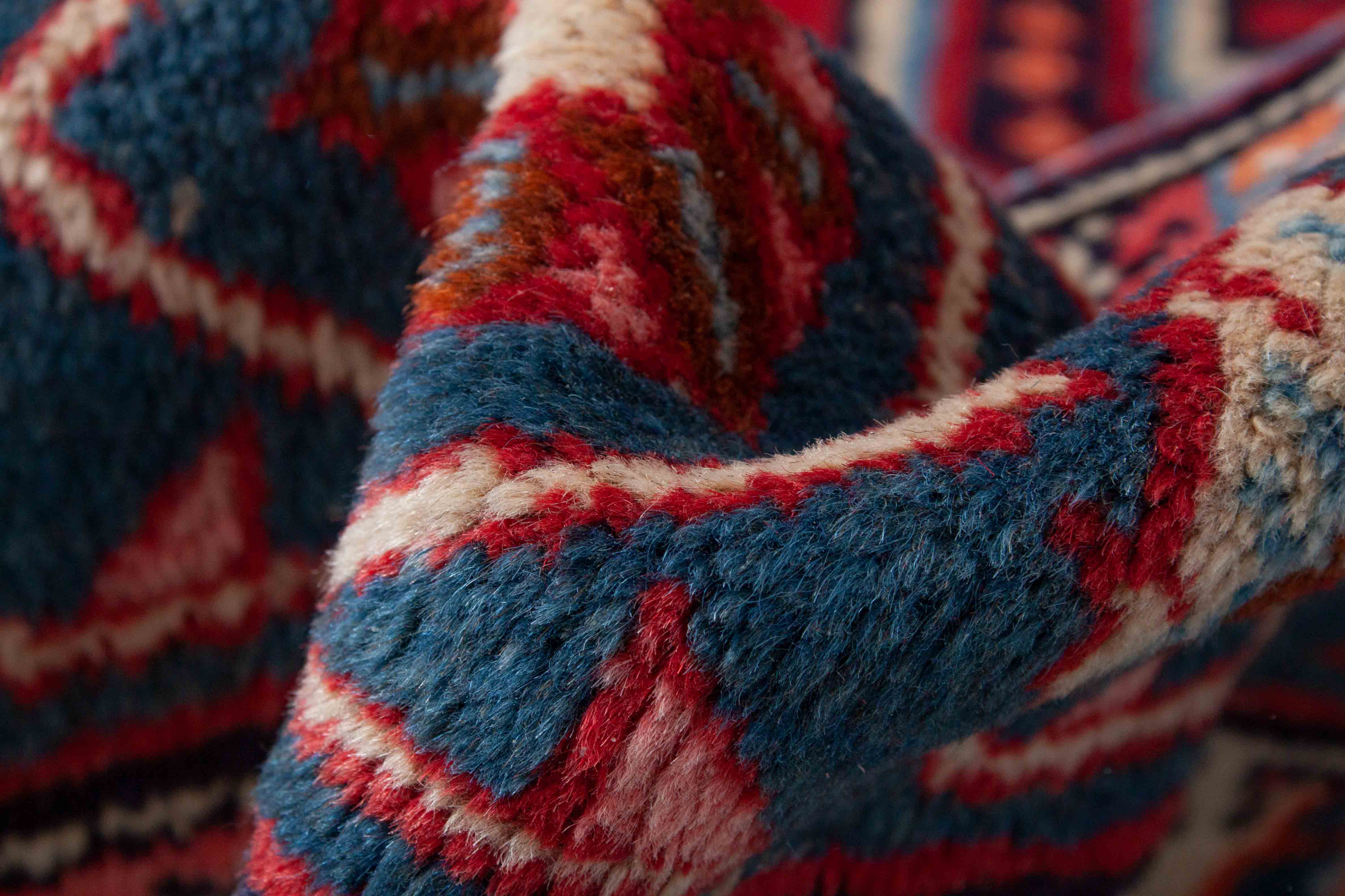 Orientalischer Wiss Teppich in dunkelrot und Muster und 332 cm x 308 cm groß