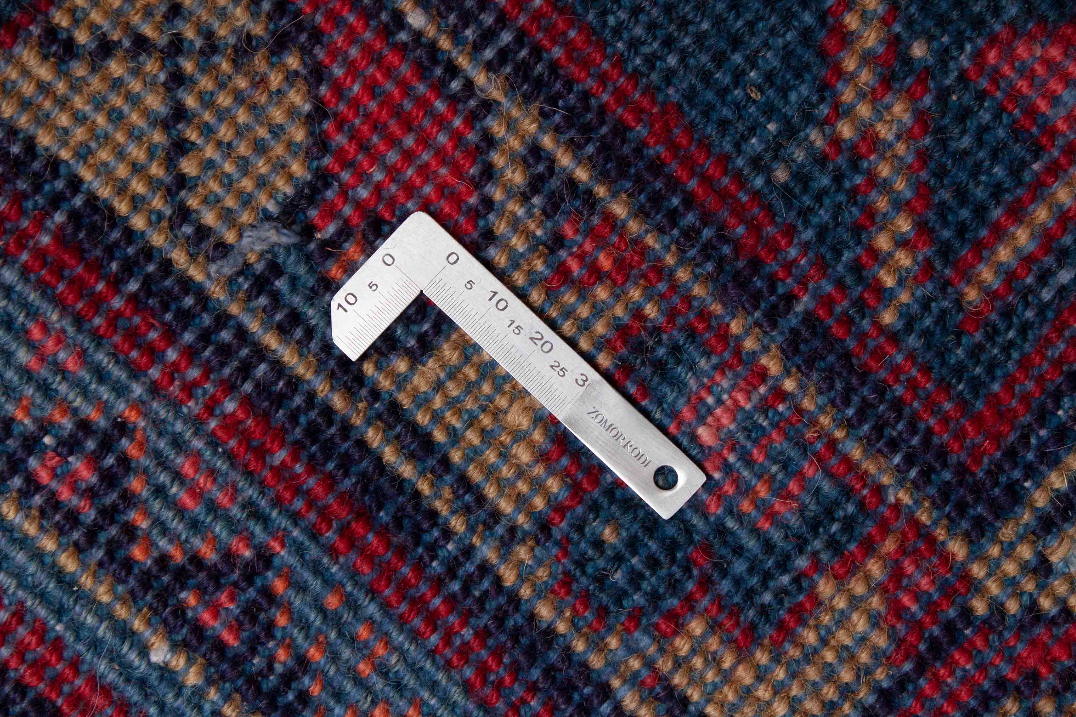 Orientalischer Wiss Teppich in dunkelrot und Muster und 332 cm x 308 cm groß