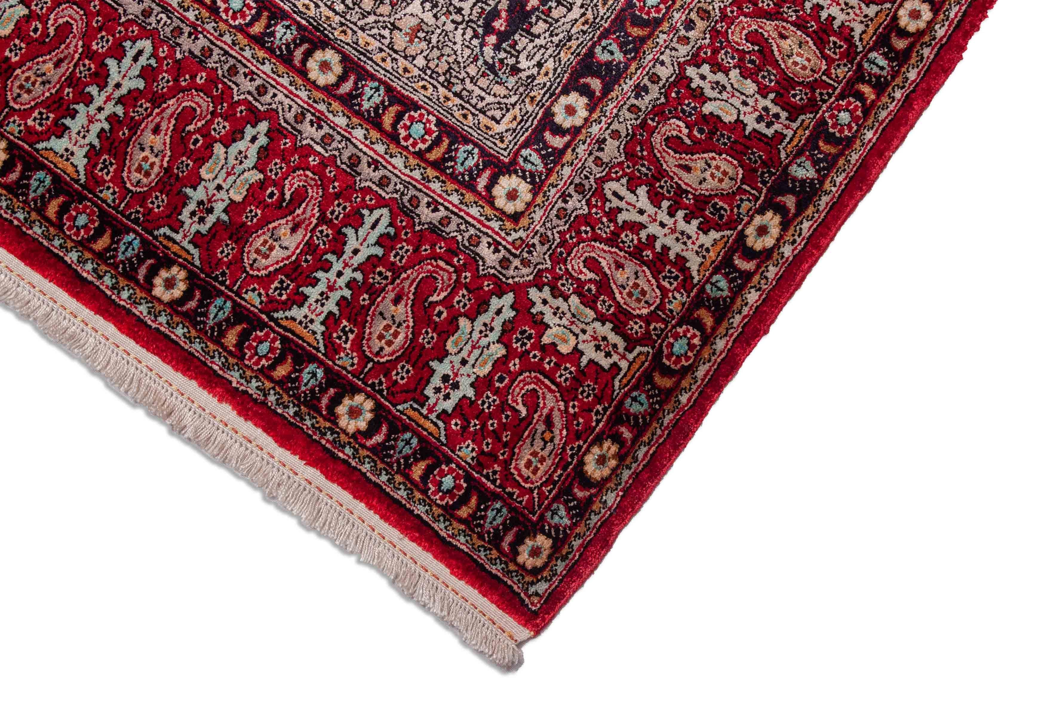 Eine Fotoaufnahme eines Ghom Teppichs.