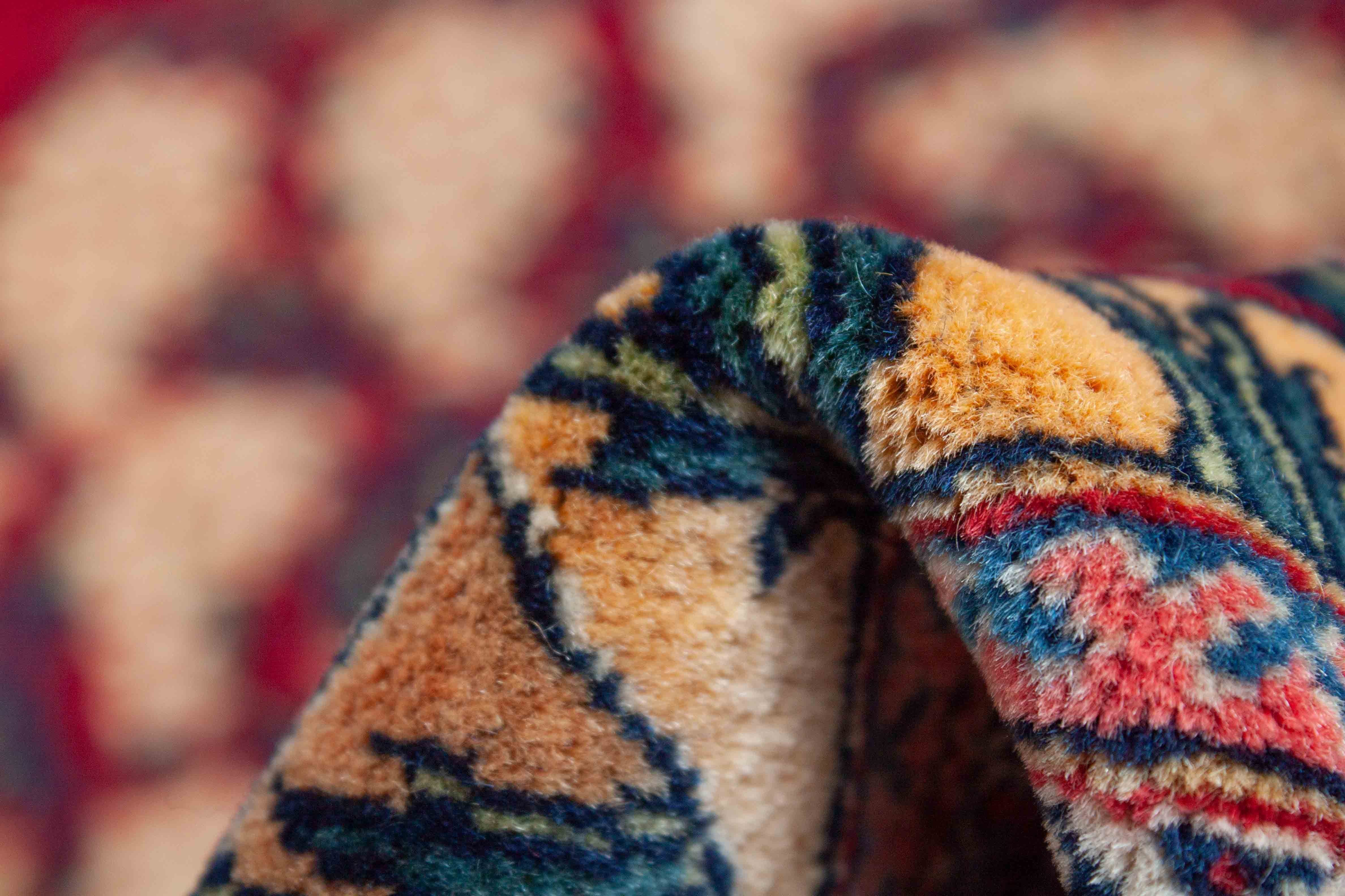 Eine Fotoaufnahme eines Keshan Teppichs.