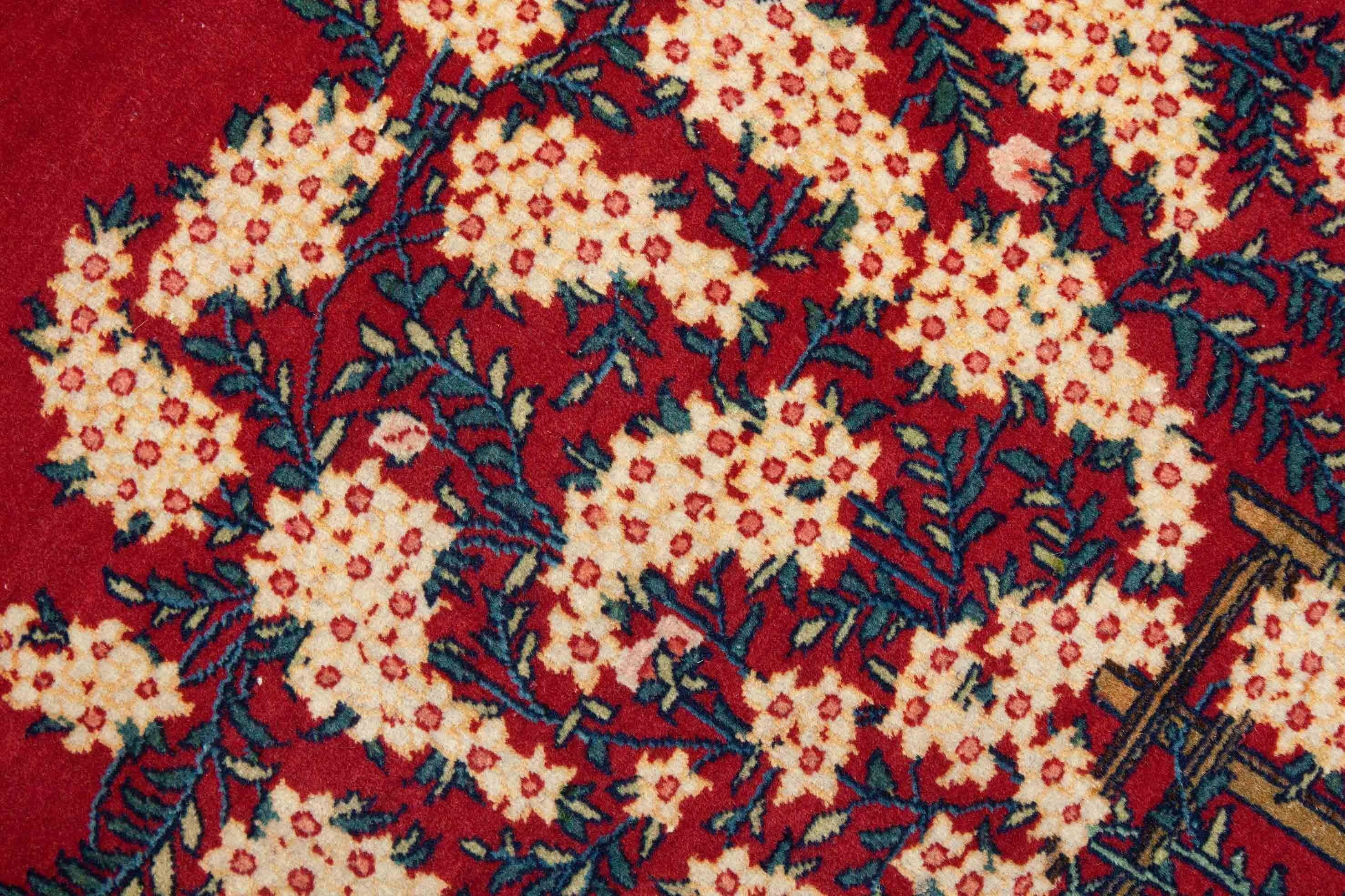 Eine Fotoaufnahme eines Keshan Teppichs.