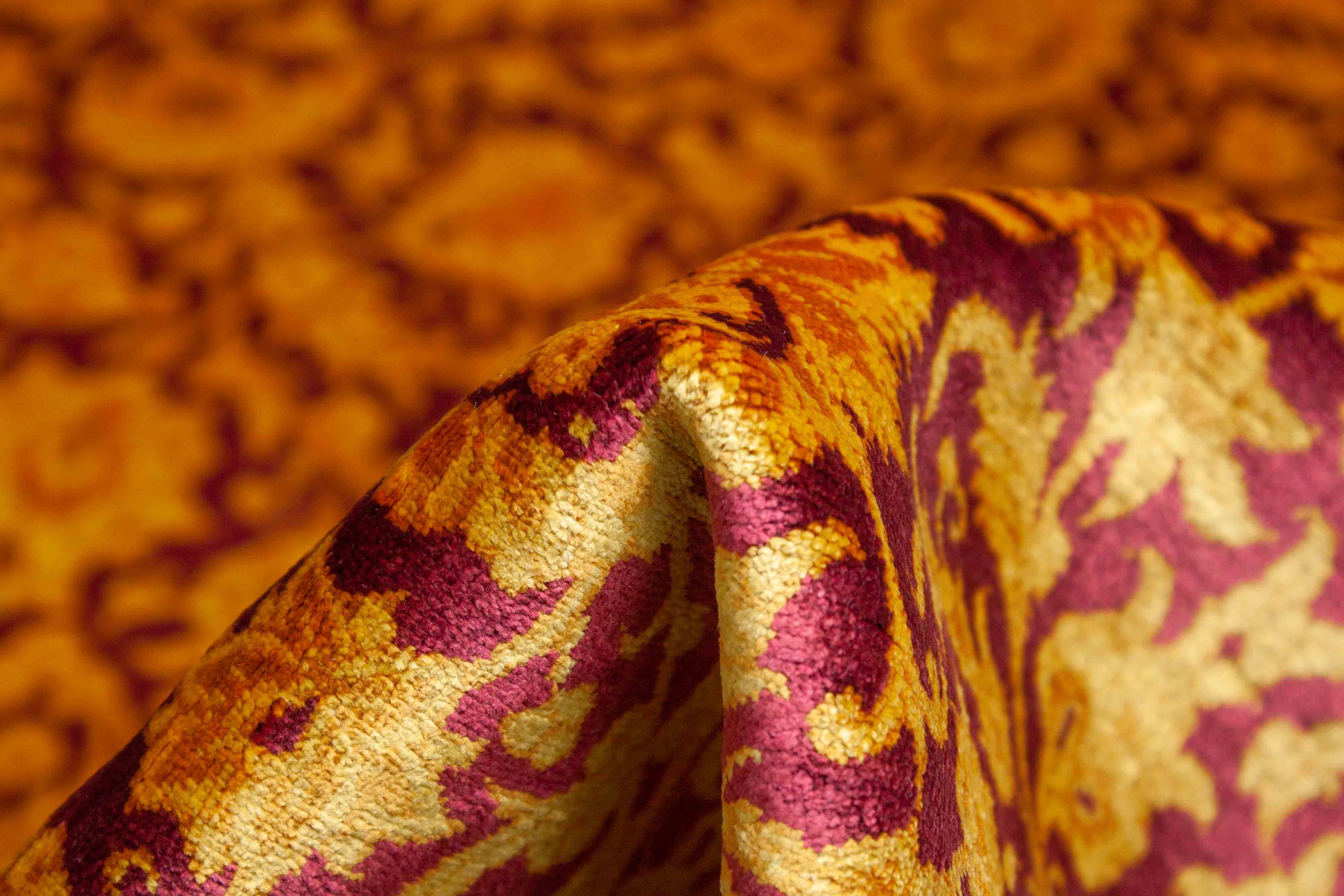 Eine Fotoaufnahme eines Ghom Teppichs.