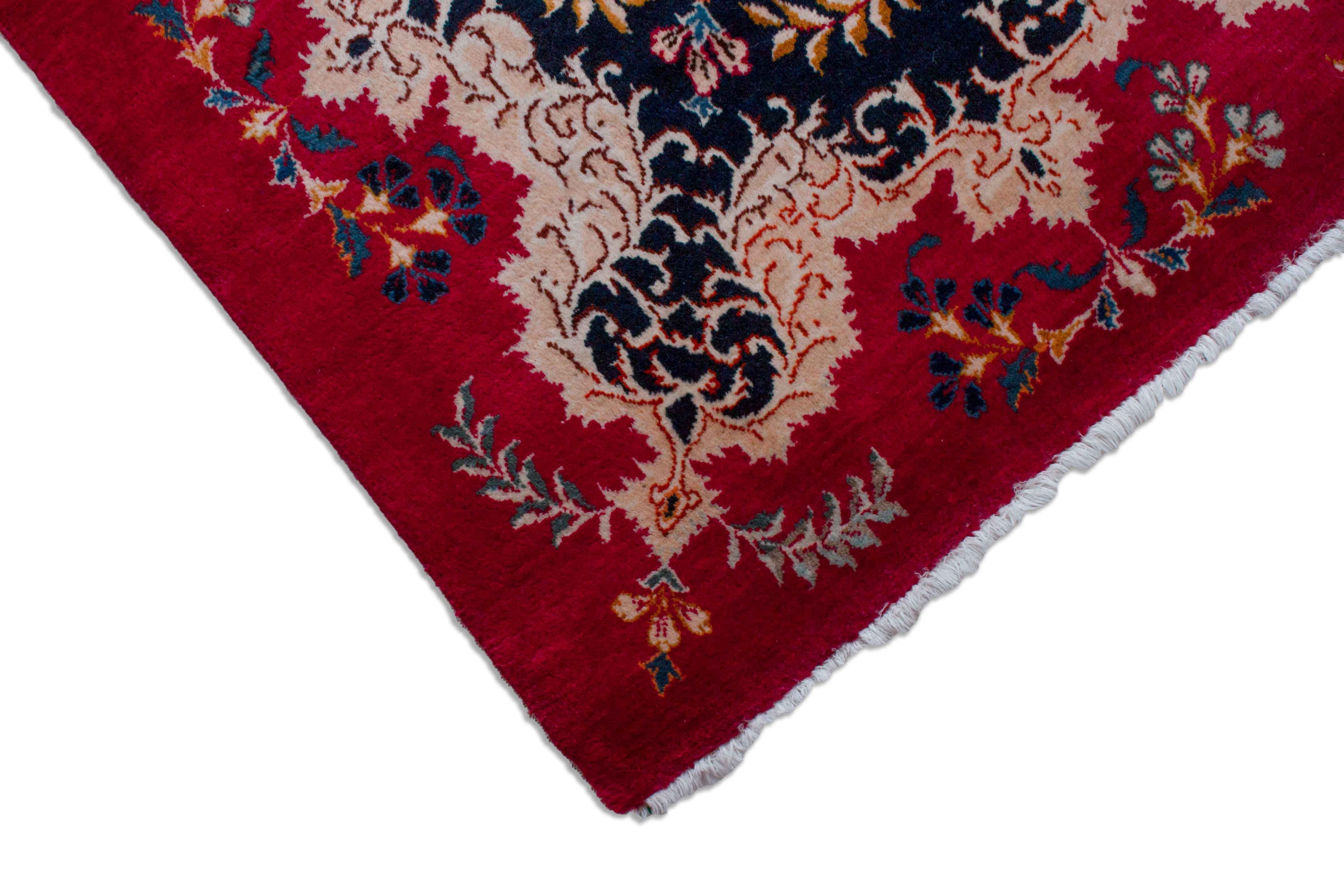 Eine Fotoaufnahme eines Keshan Teppichs.