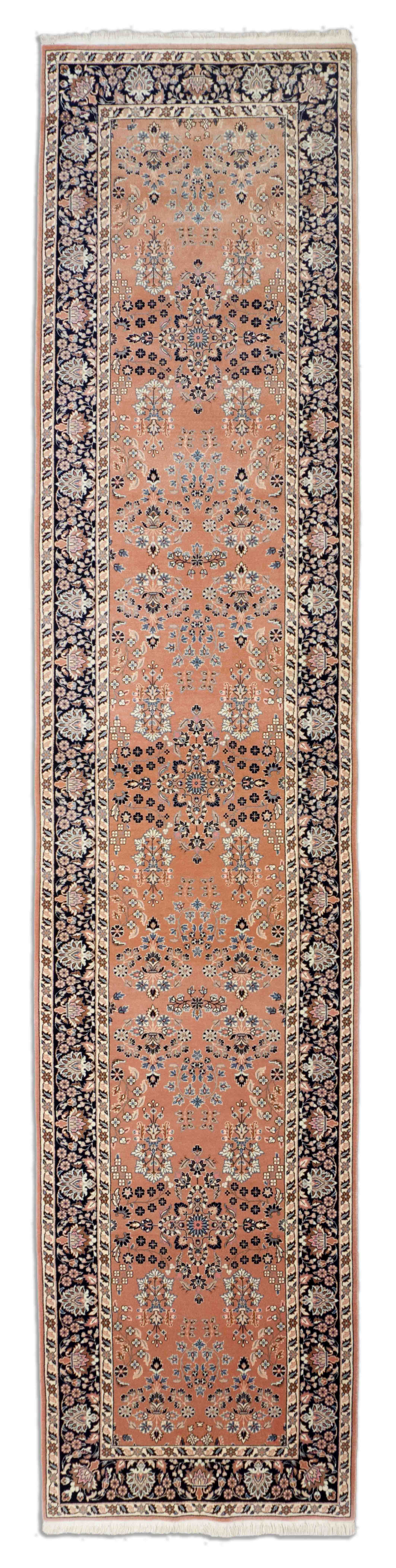 Eine Fotoaufnahme eines Sarough Teppichs.