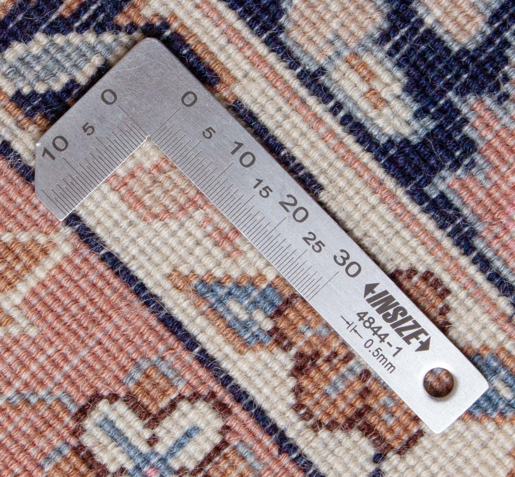 Eine Fotoaufnahme eines Sarough Teppichs.