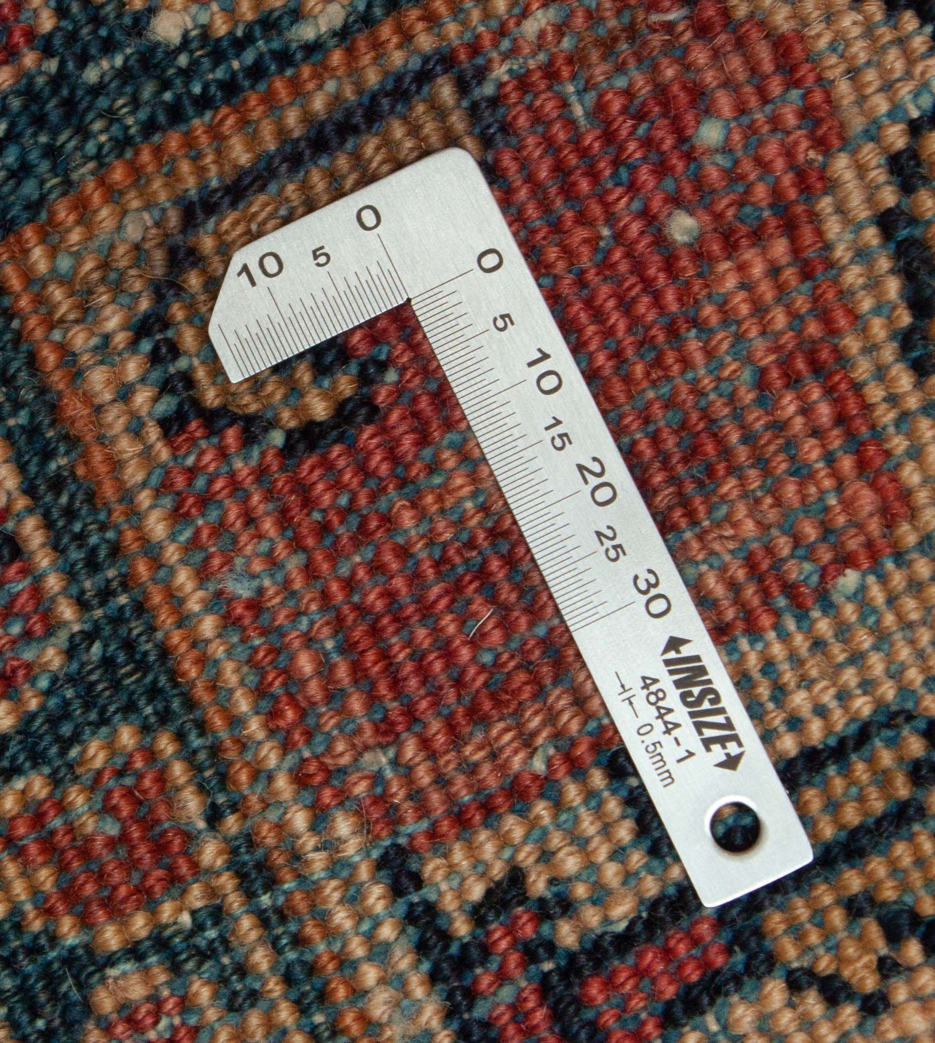 Eine Fotoaufnahme eines Re-Import Sarough Teppichs.