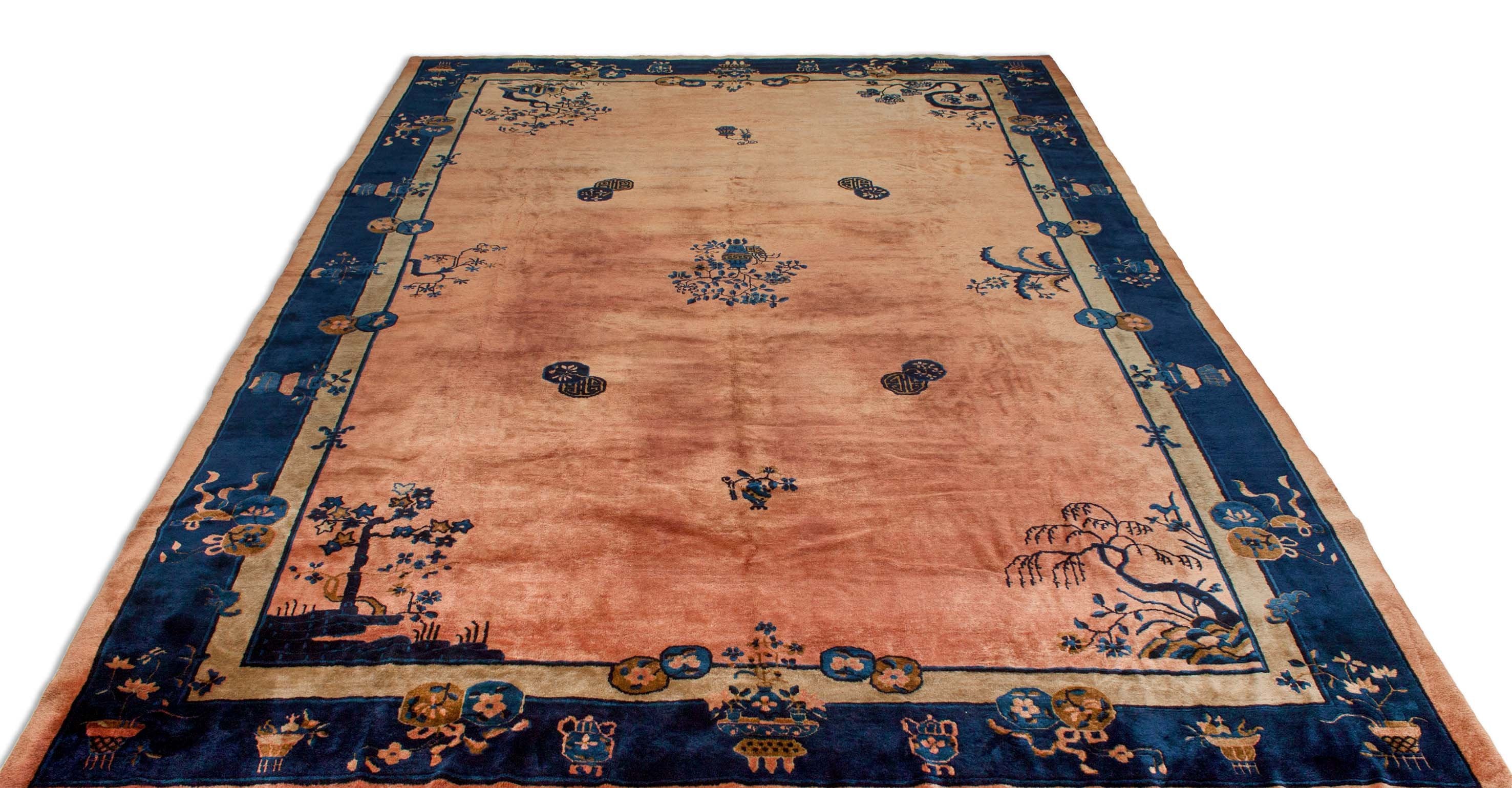 Eine Fotoaufnahme eines China Teppich Teppichs.