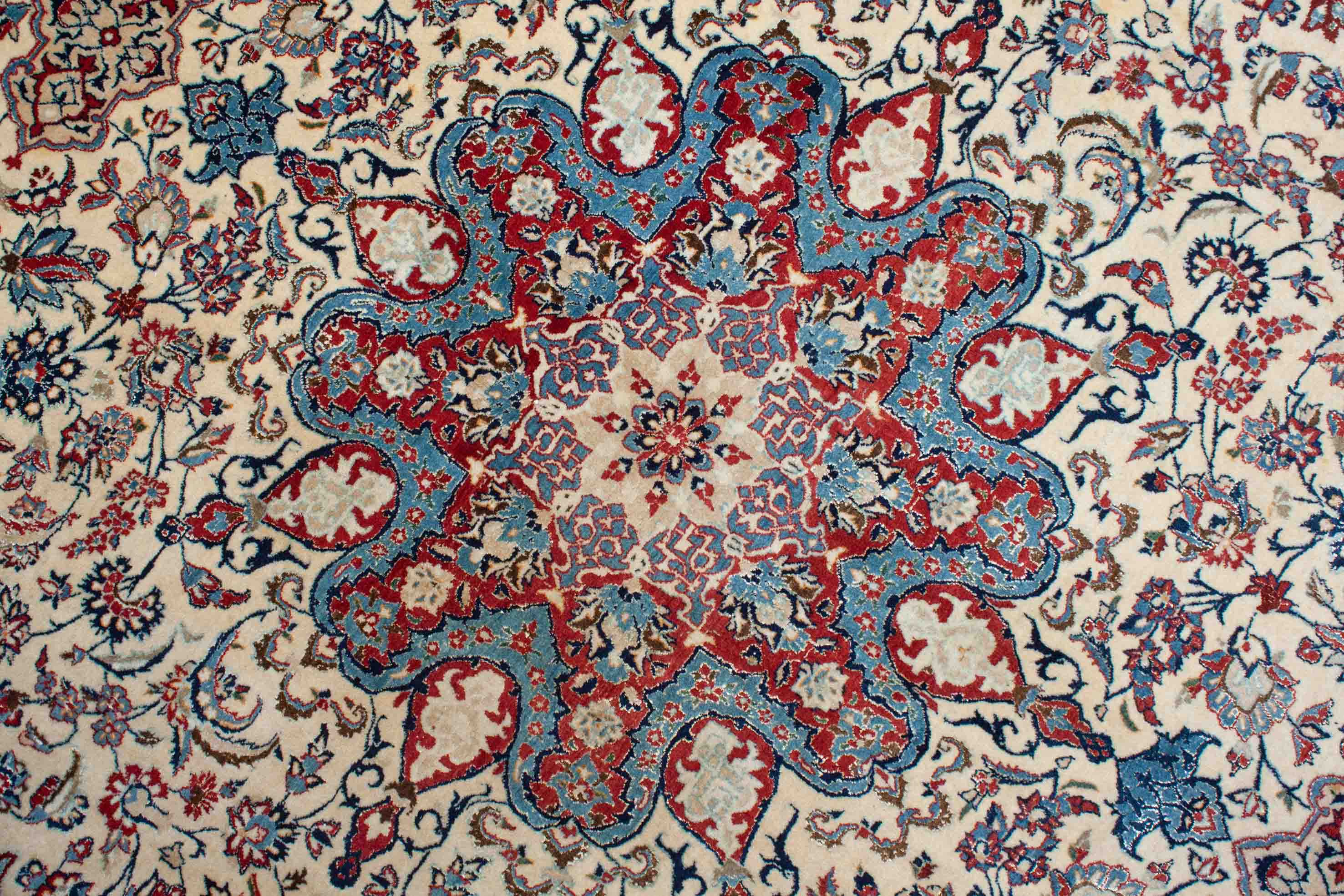 alter Nain Tudeshk Teppich in hellrot und 308 cm x 235 cm groß