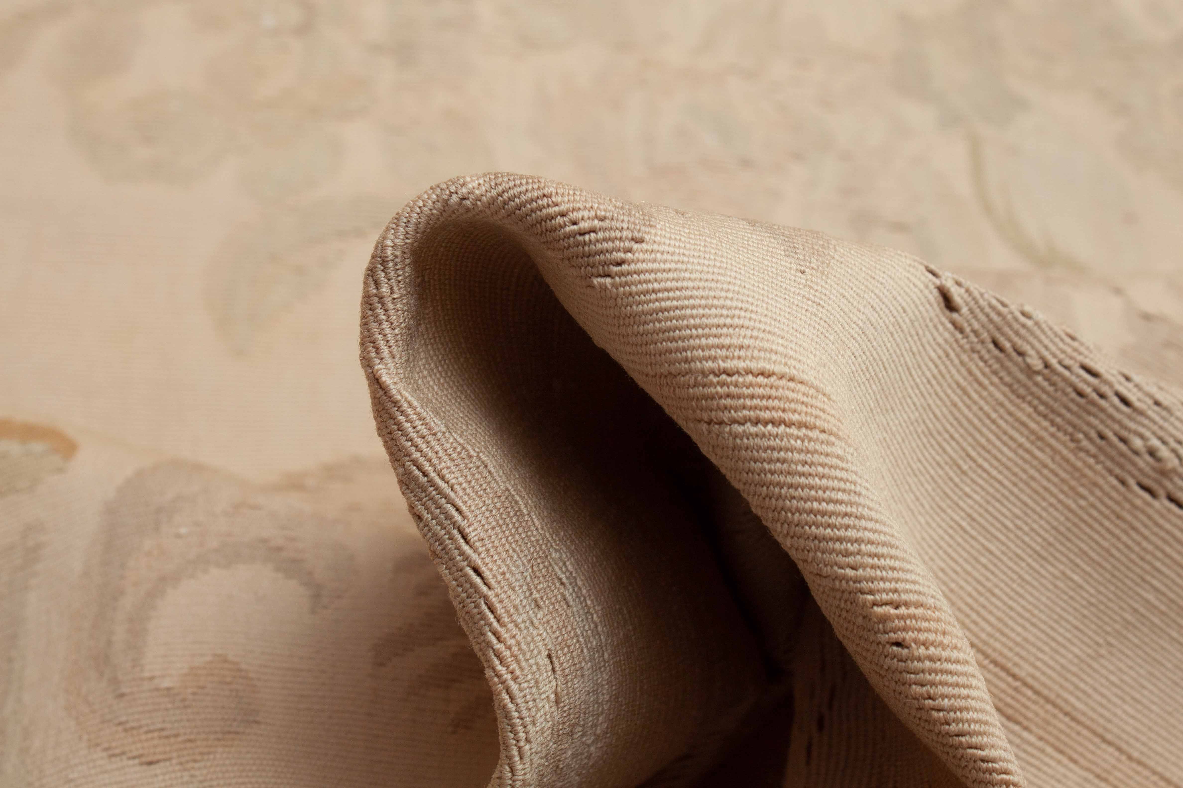 Eine Fotoaufnahme eines Aubusson Teppichs.