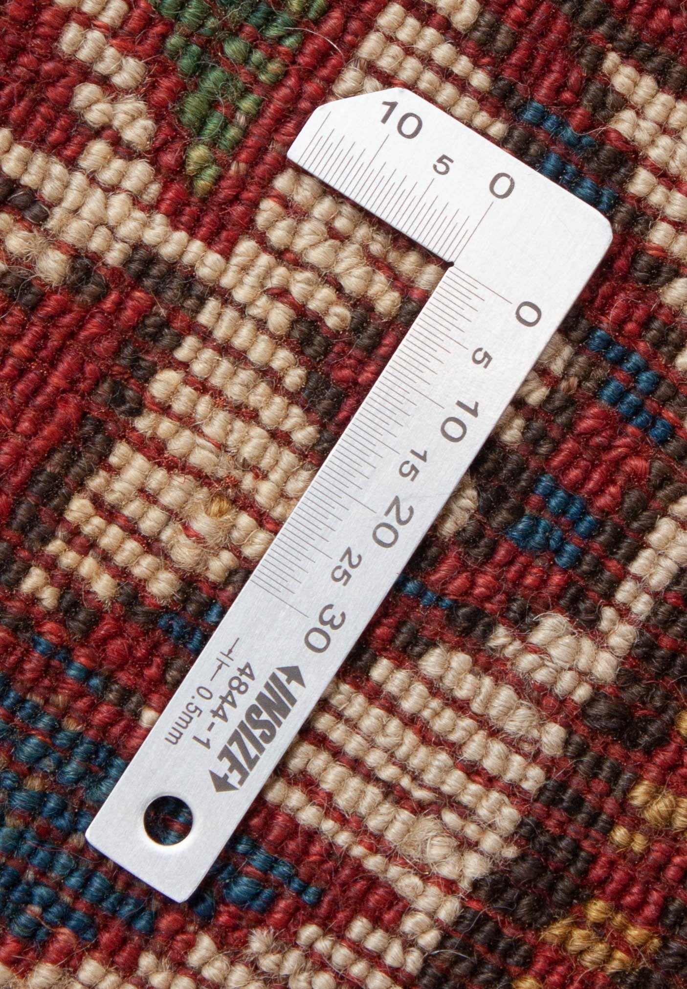 Eine Fotoaufnahme eines Kazak Teppichs.