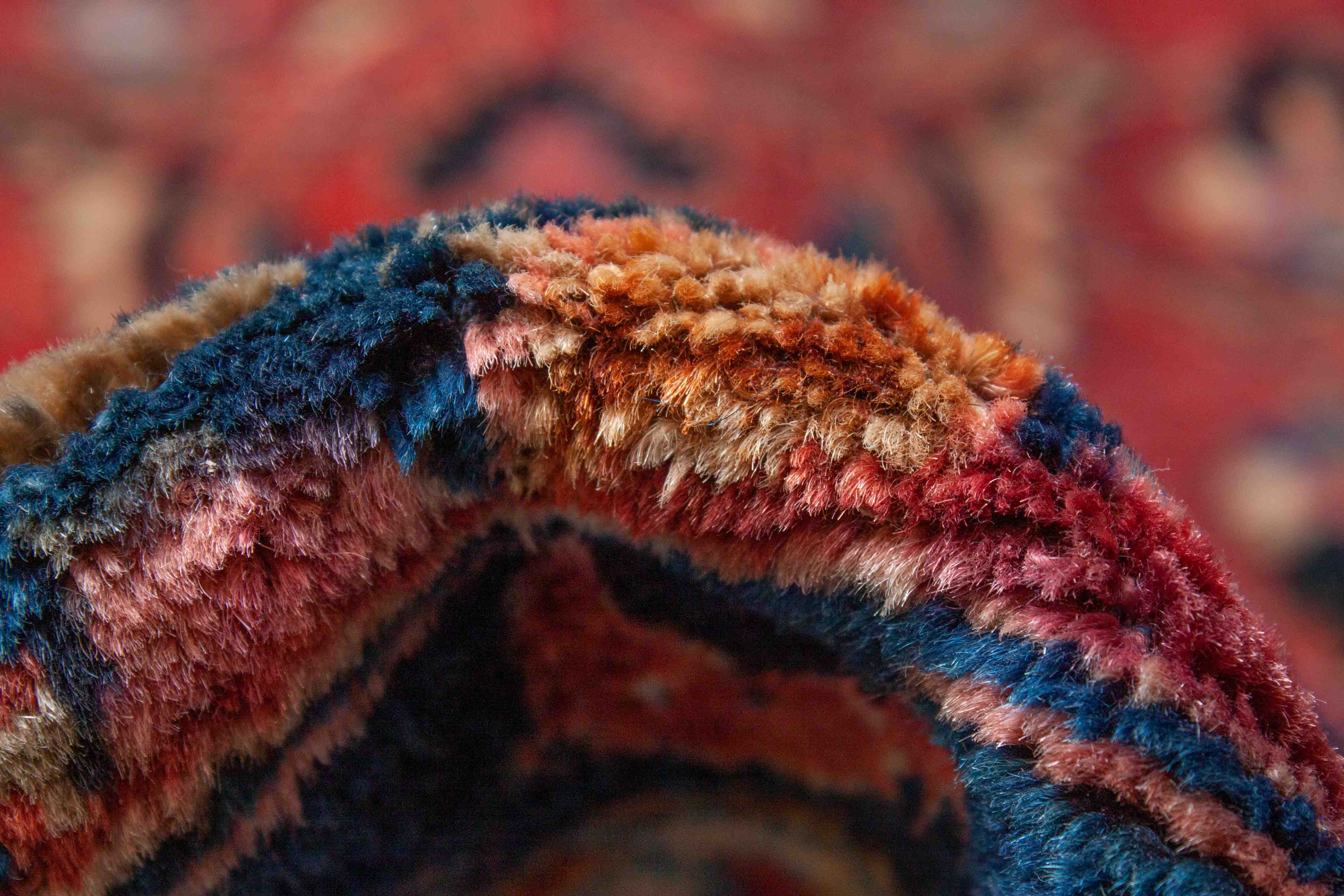 Eine Fotoaufnahme eines Re-Import Sarough Teppichs.