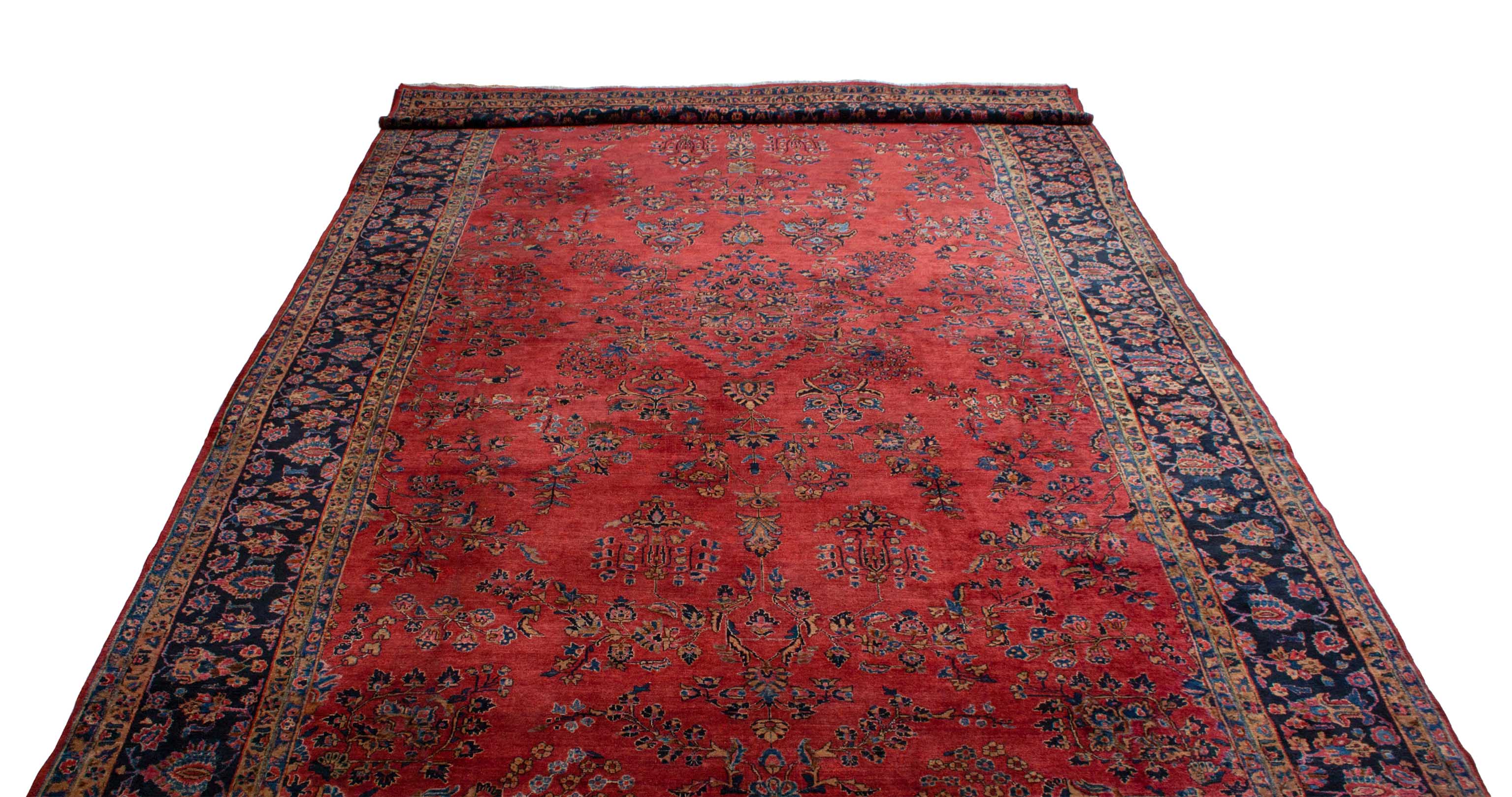 Eine Fotoaufnahme eines Re-Import Sarough Teppichs.