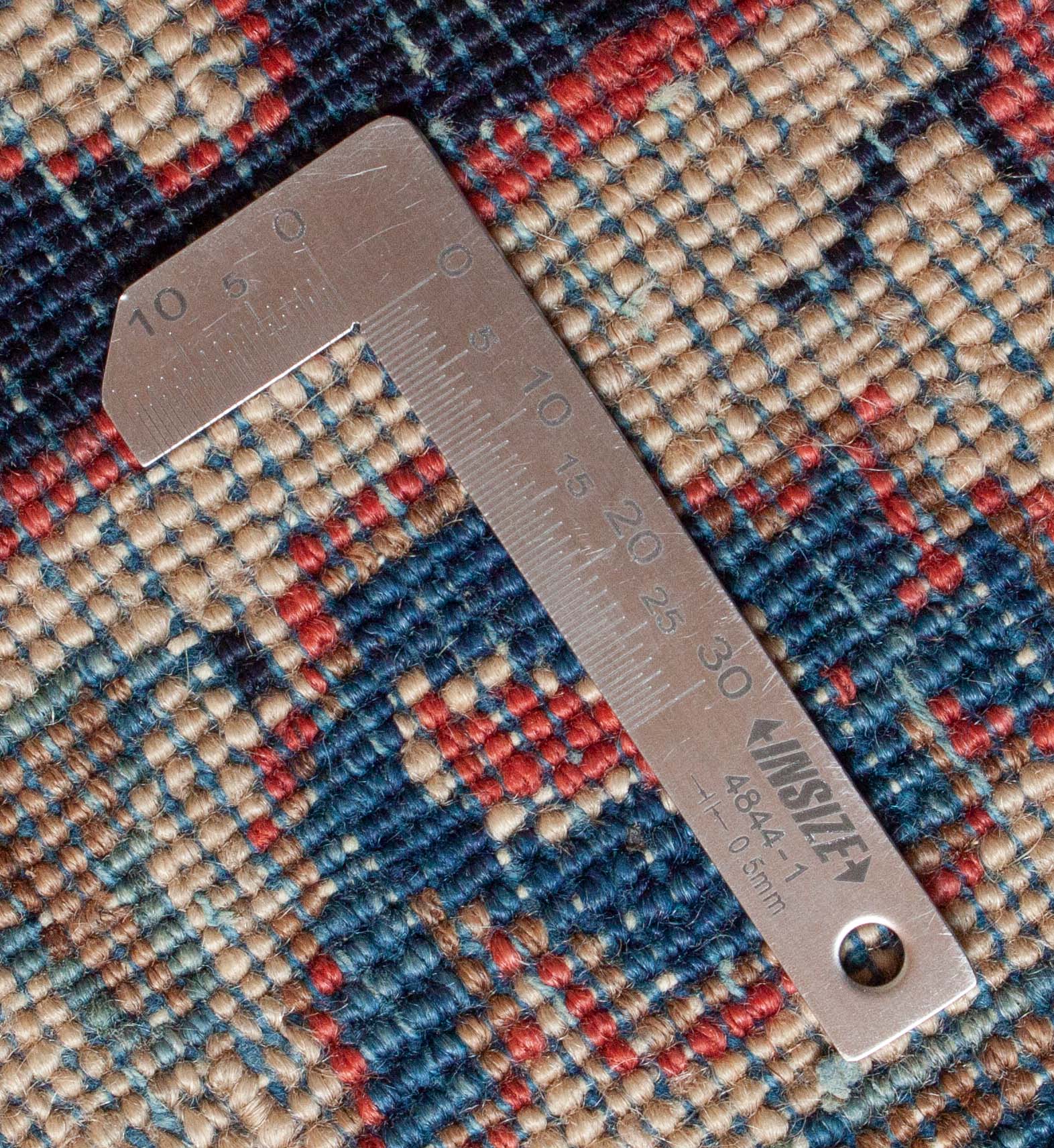 Eine Fotoaufnahme eines Re-Import Sarough Teppichs.