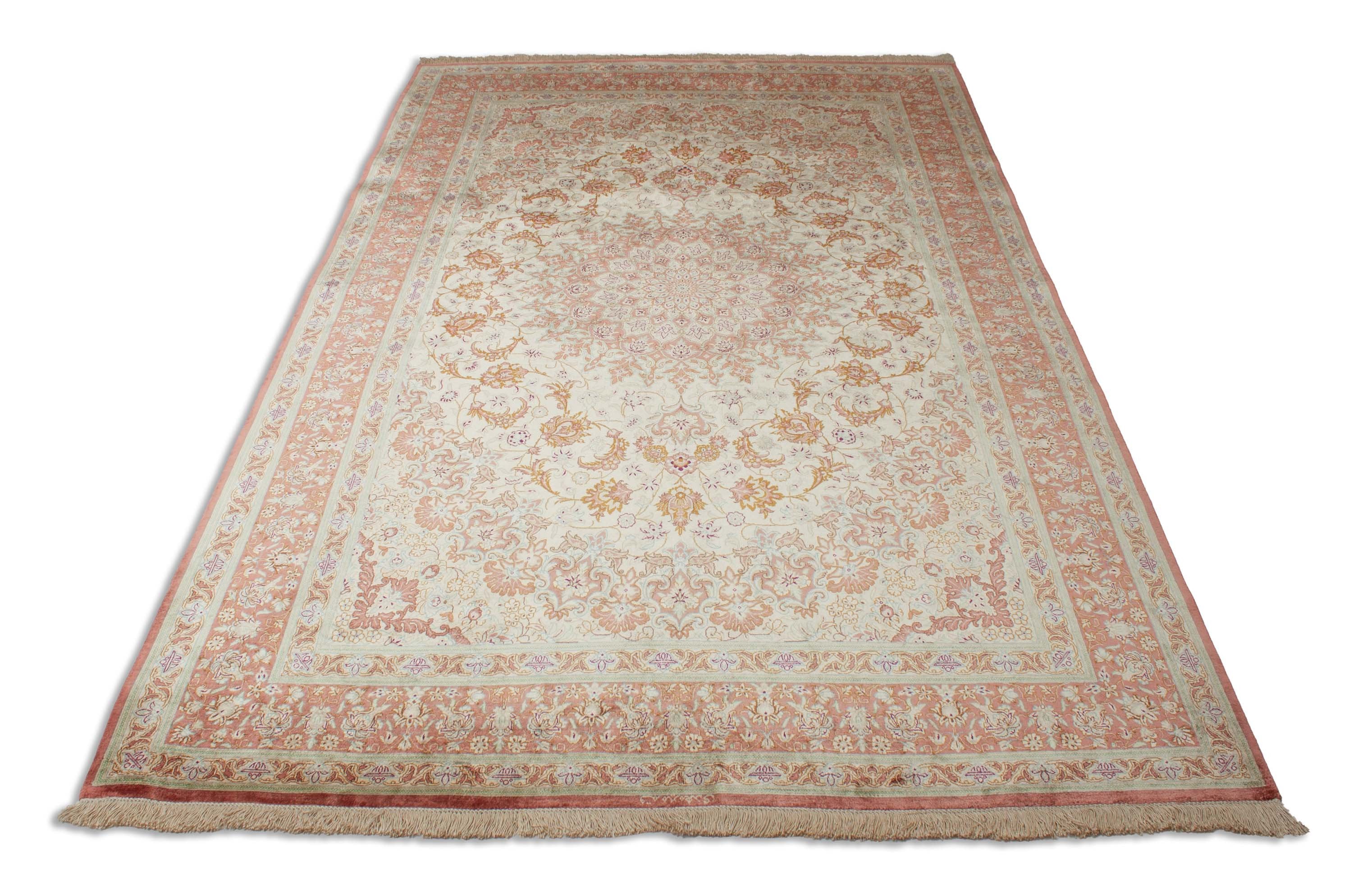 Eine Fotoaufnahme eines Ghom Teppichs.