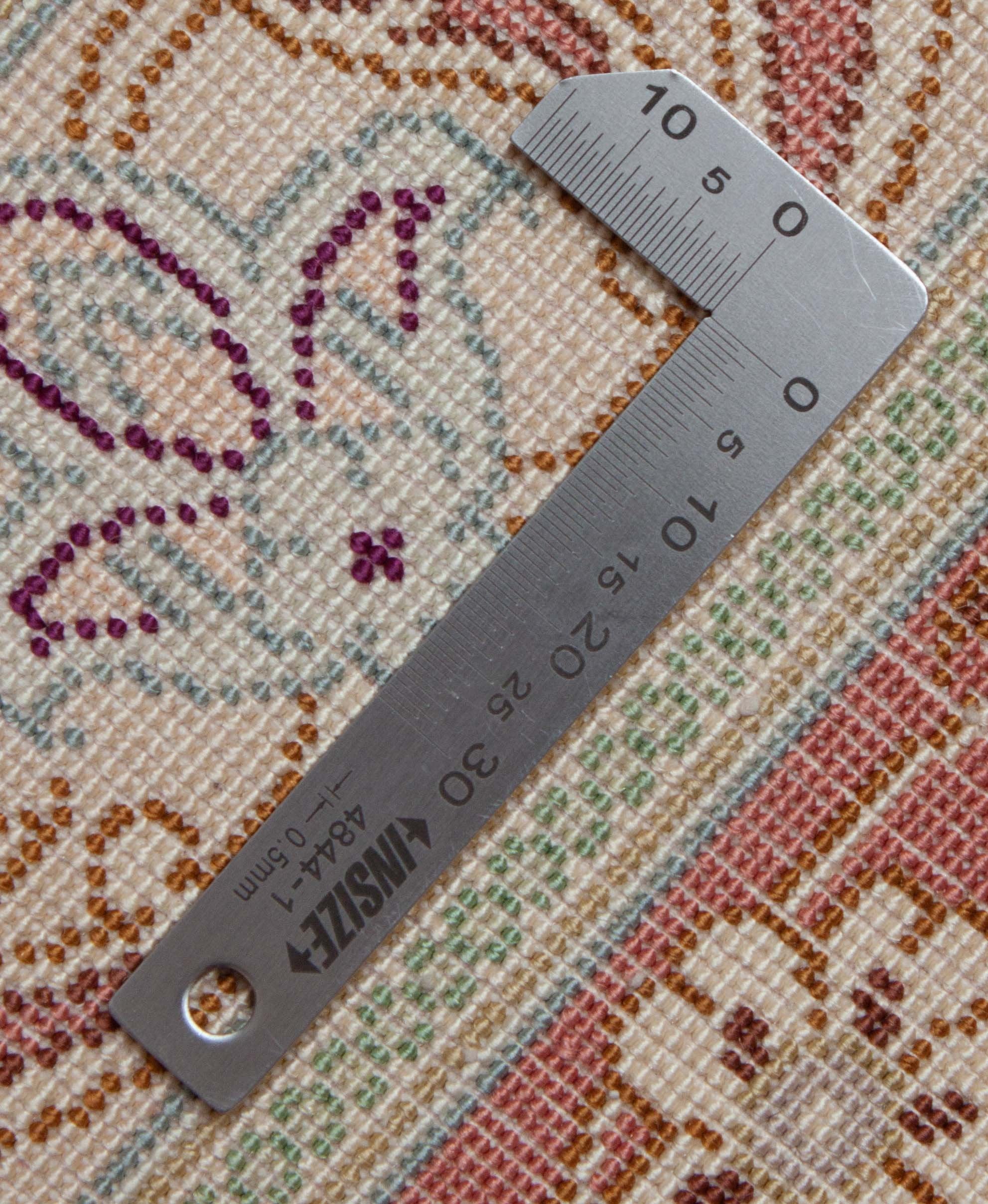 Eine Fotoaufnahme eines Ghom Teppichs.