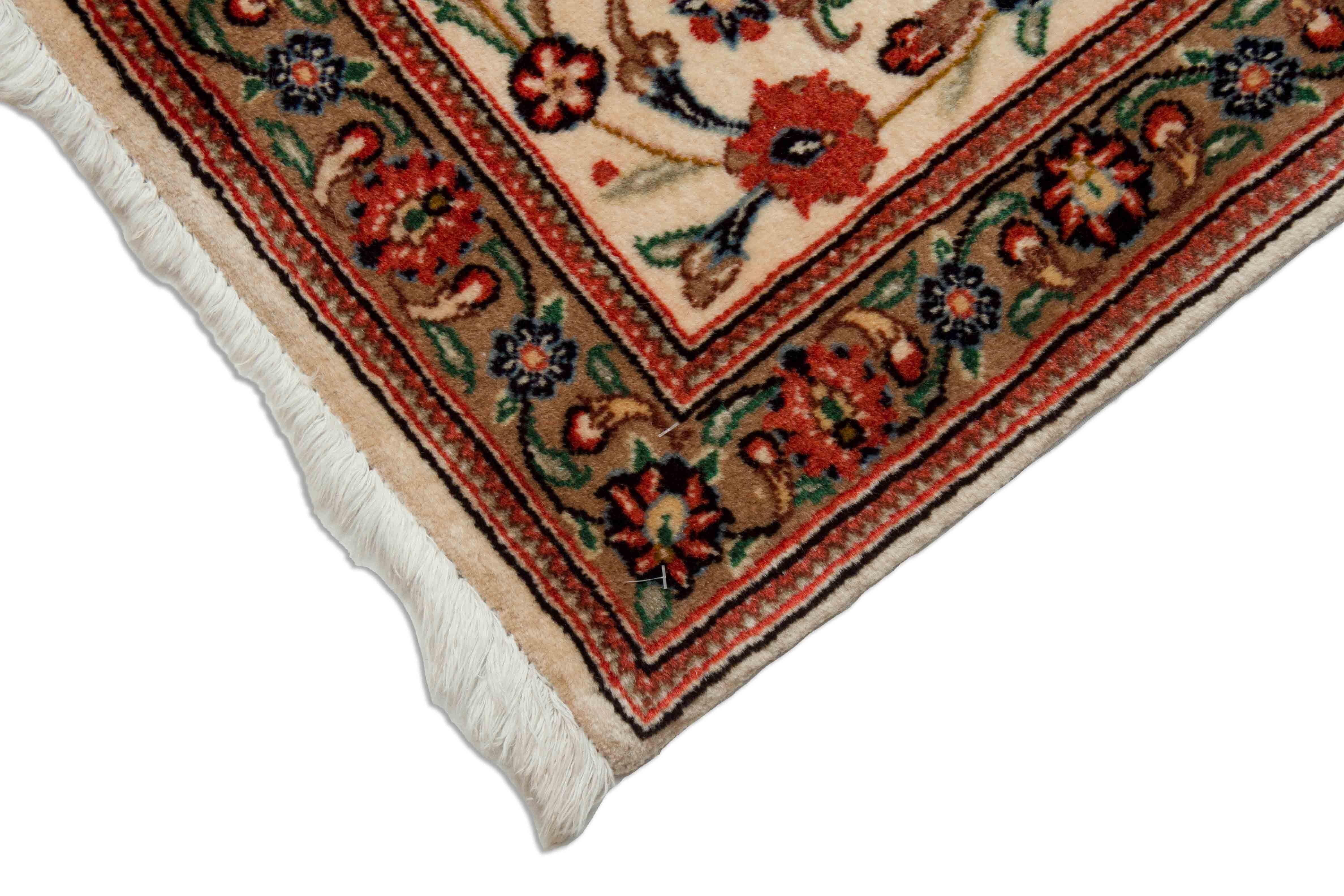 Eine Fotoaufnahme eines Sarough Teppichs.